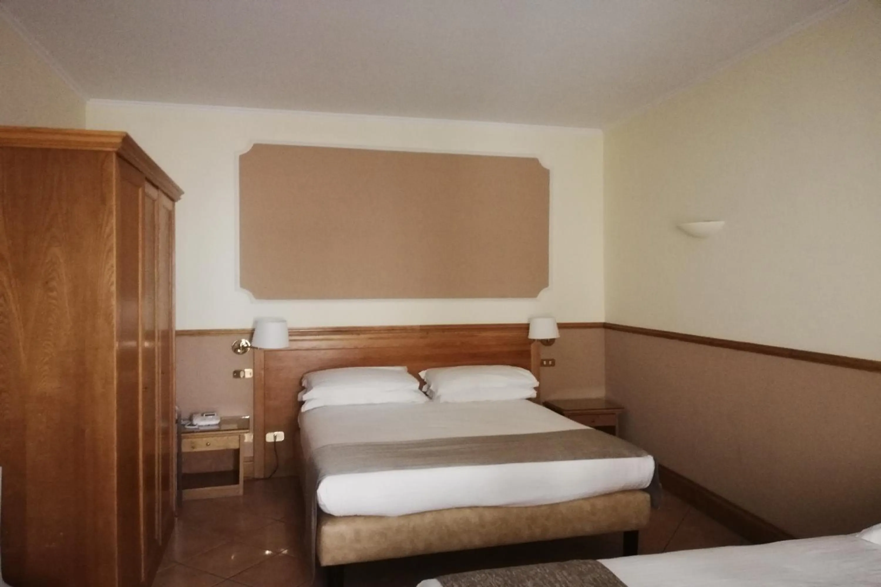 Bedroom, Bed in Hotel Leopardi