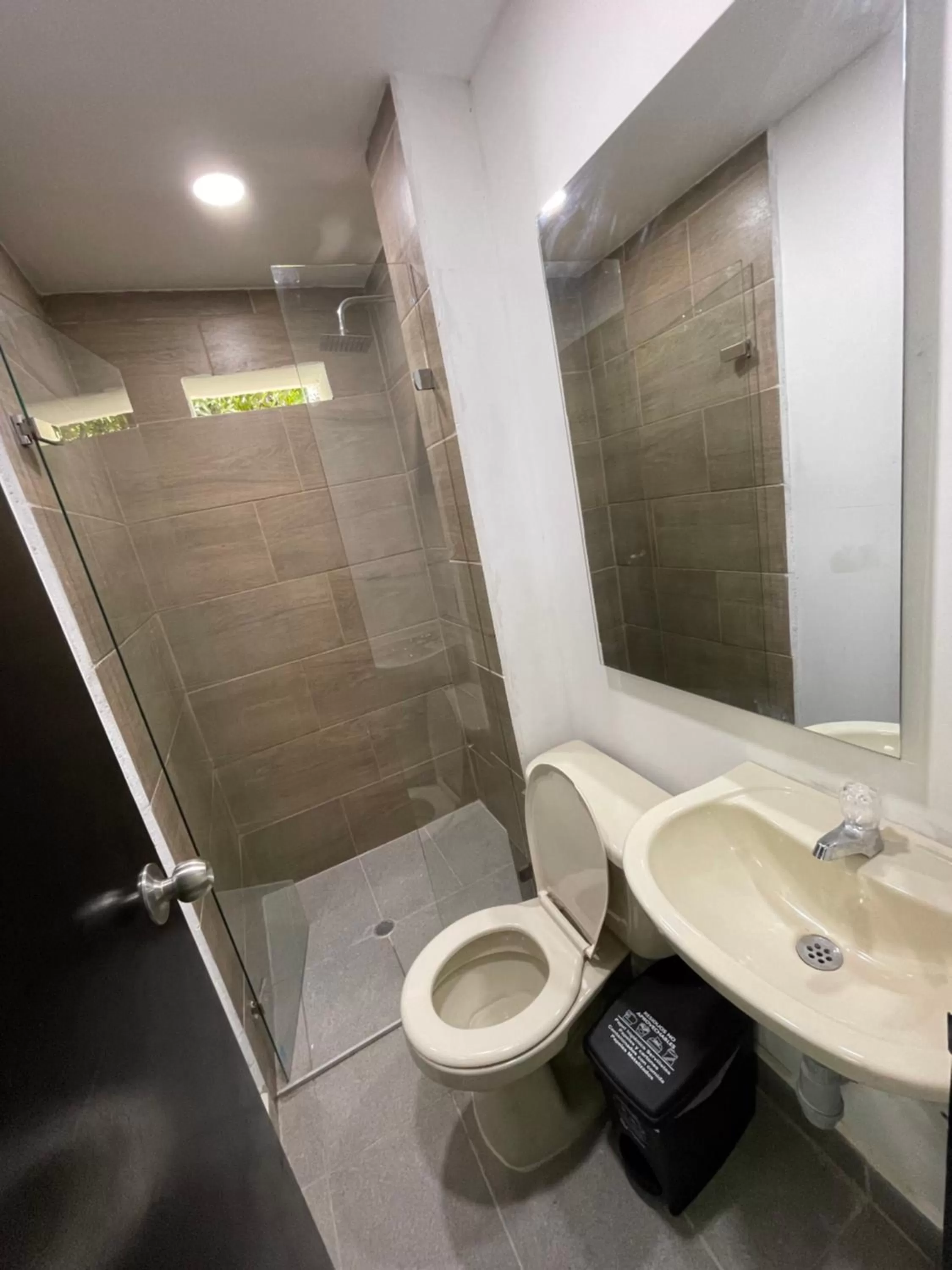 Bathroom in Hotel De León Estadio