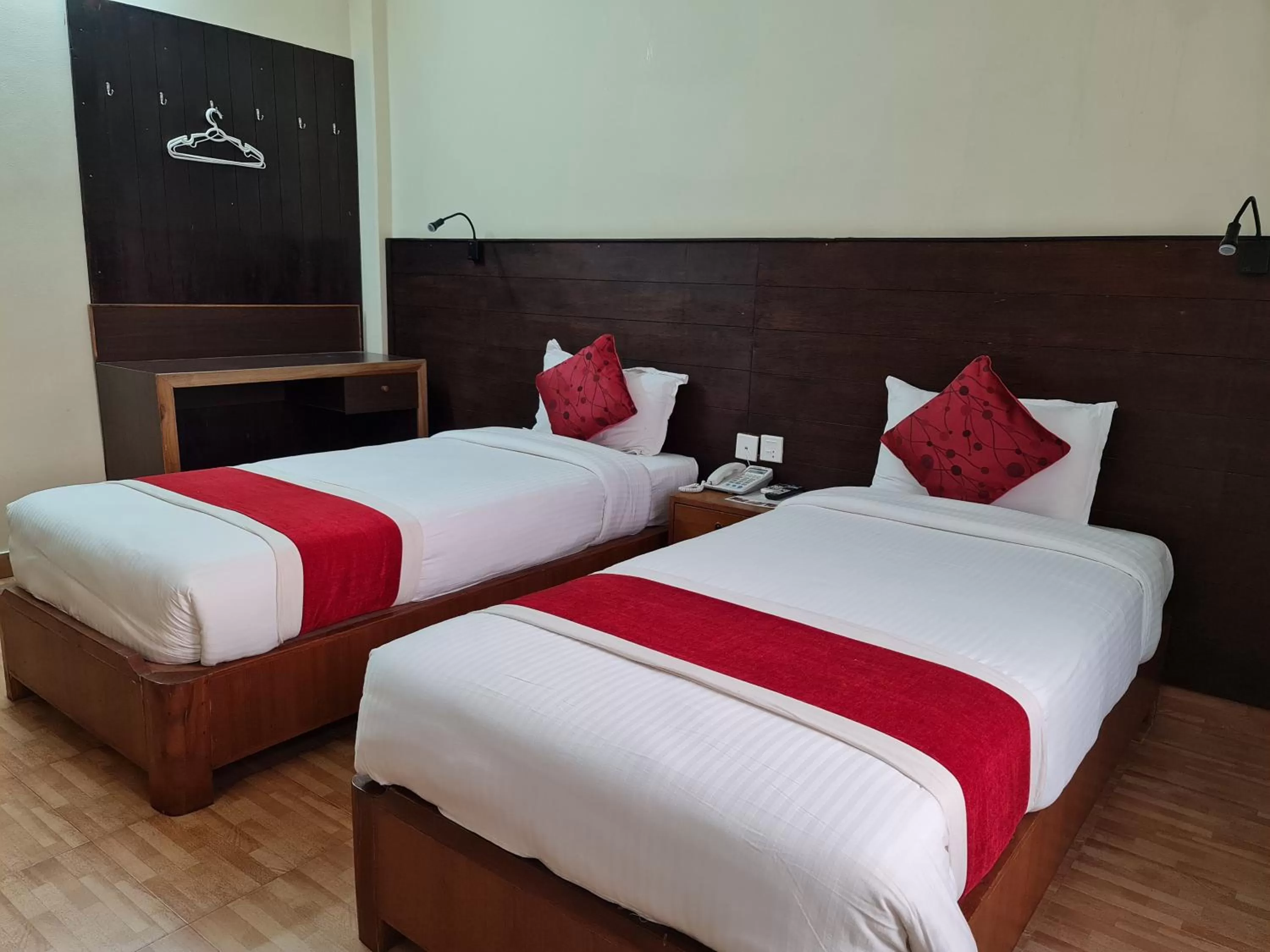 Standard Twin Room - 10% off on Spa in Hotel Middle Path & Spa