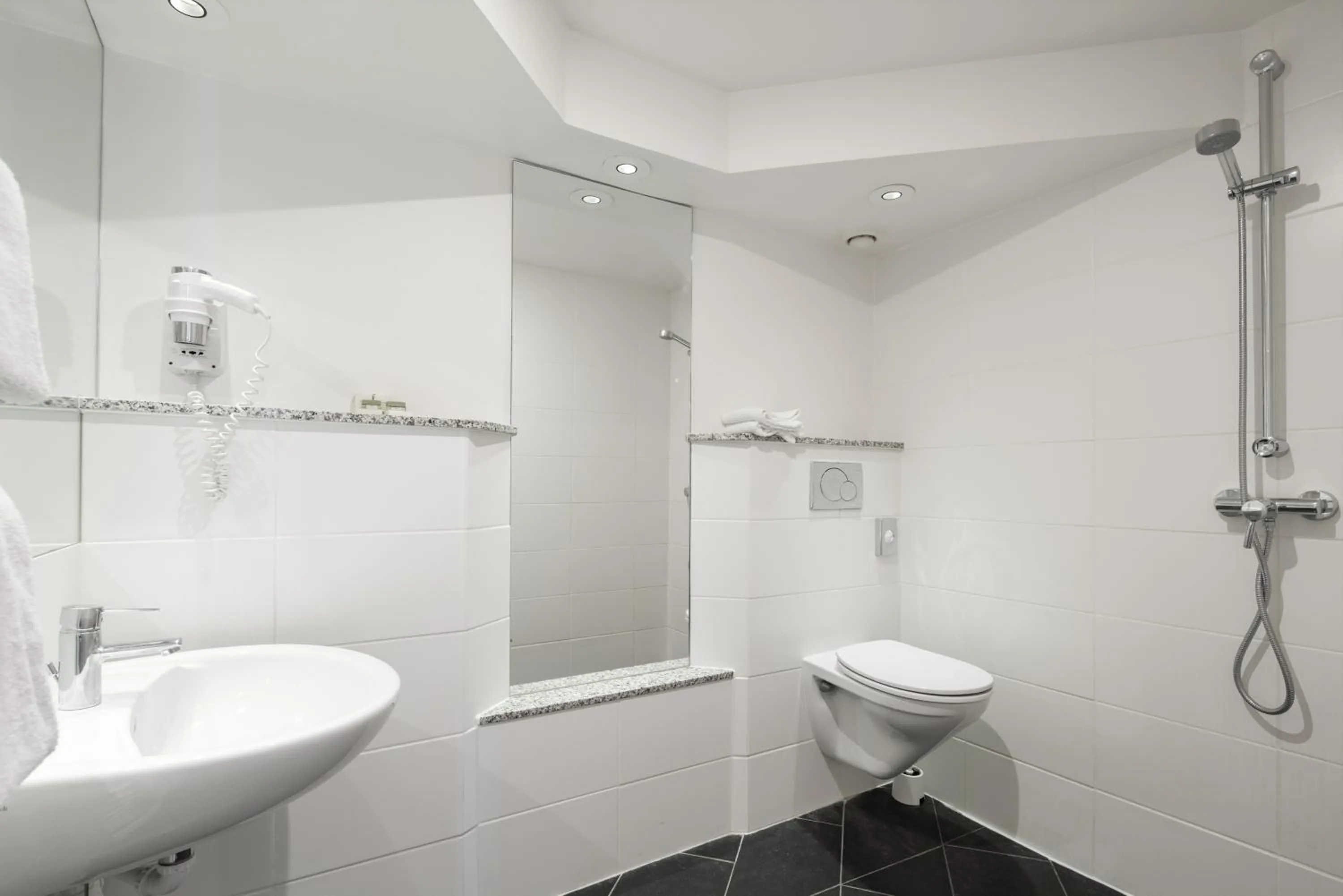 Bathroom in Hôtel Claret Bercy