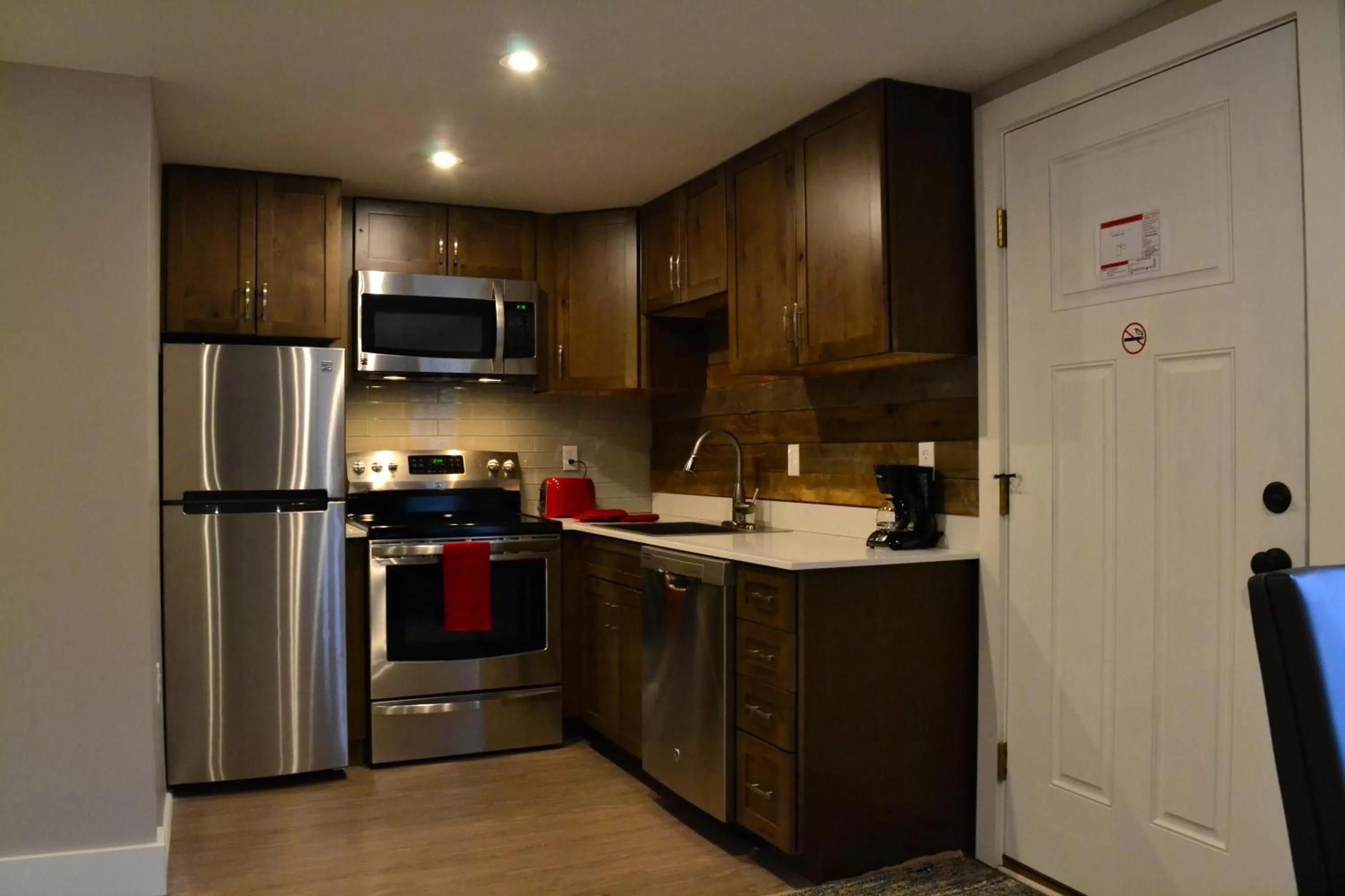 Kitchen or kitchenette in Lake Placid Inn: Residences