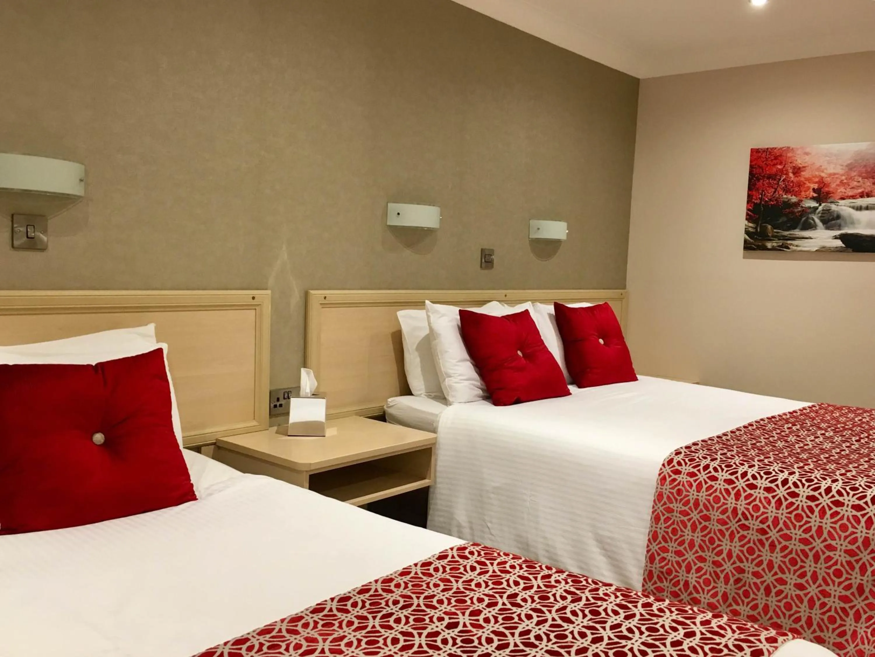 Bedroom, Bed in The Lodge Hotel