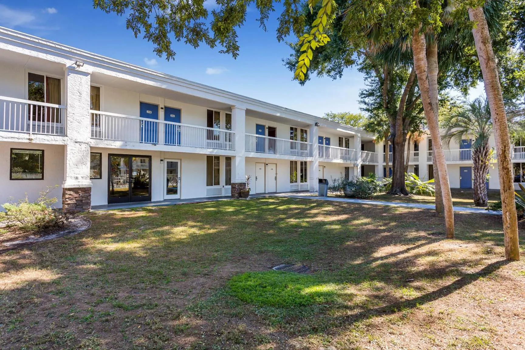 Property building in Studio 6 Gainesville, Fl