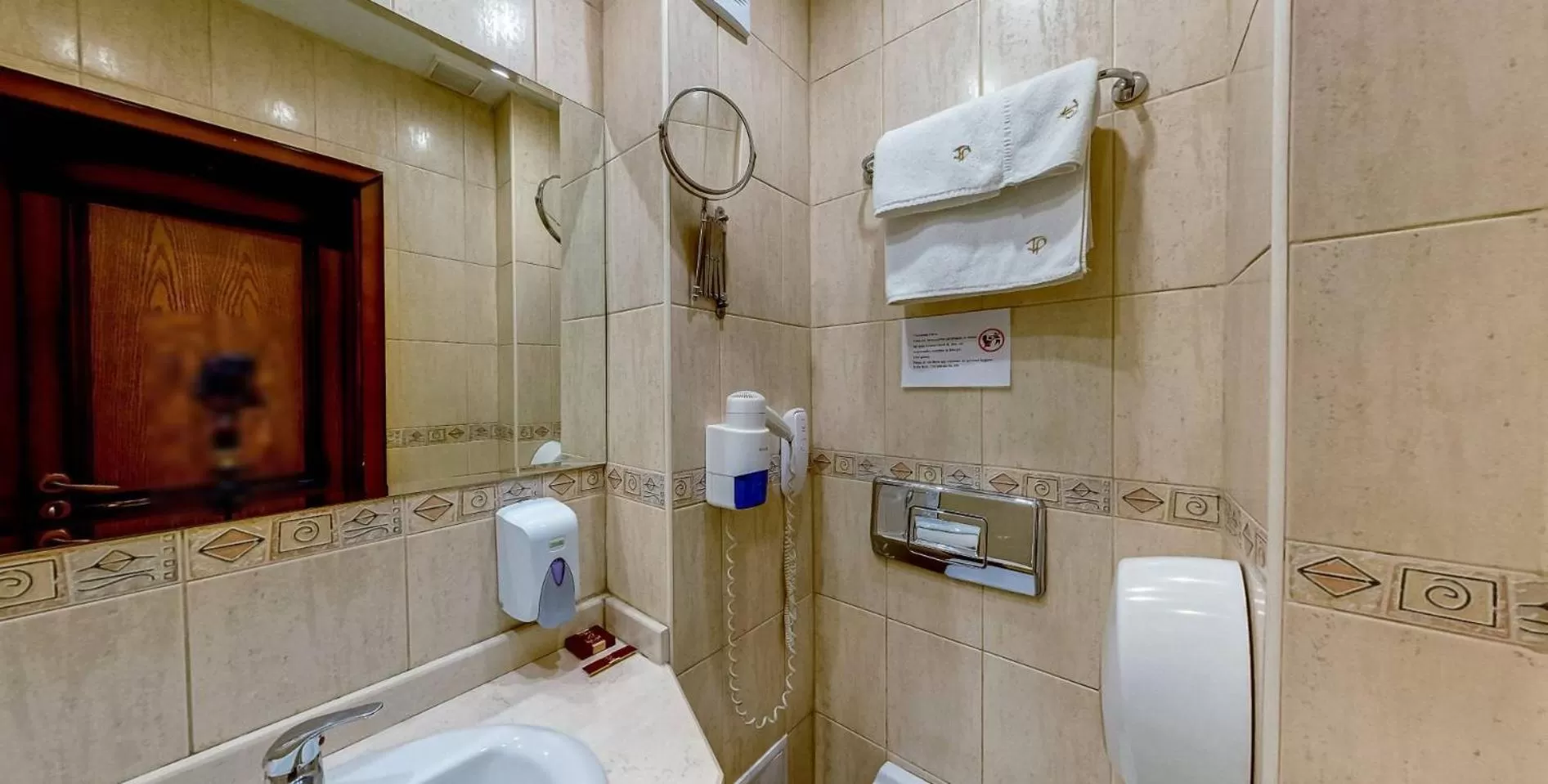 Bathroom in Troyan Plaza Hotel