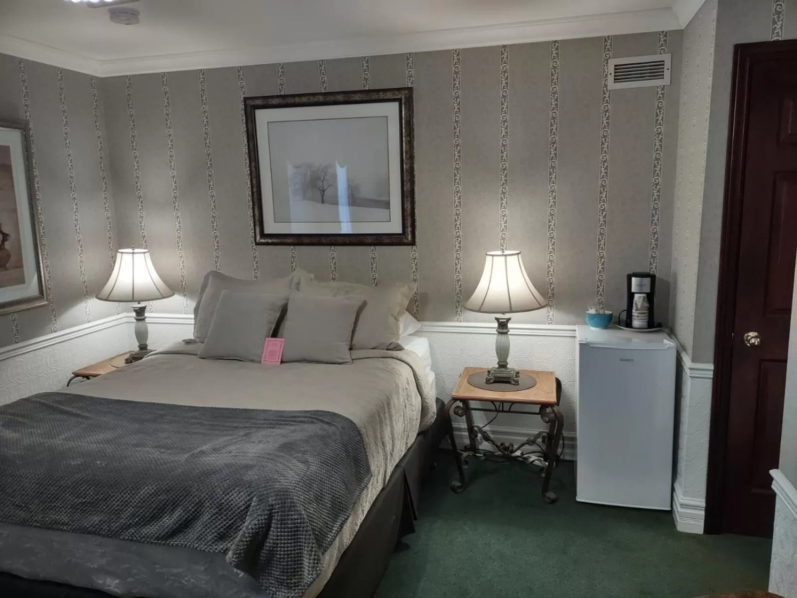 Bed in The King George Inn