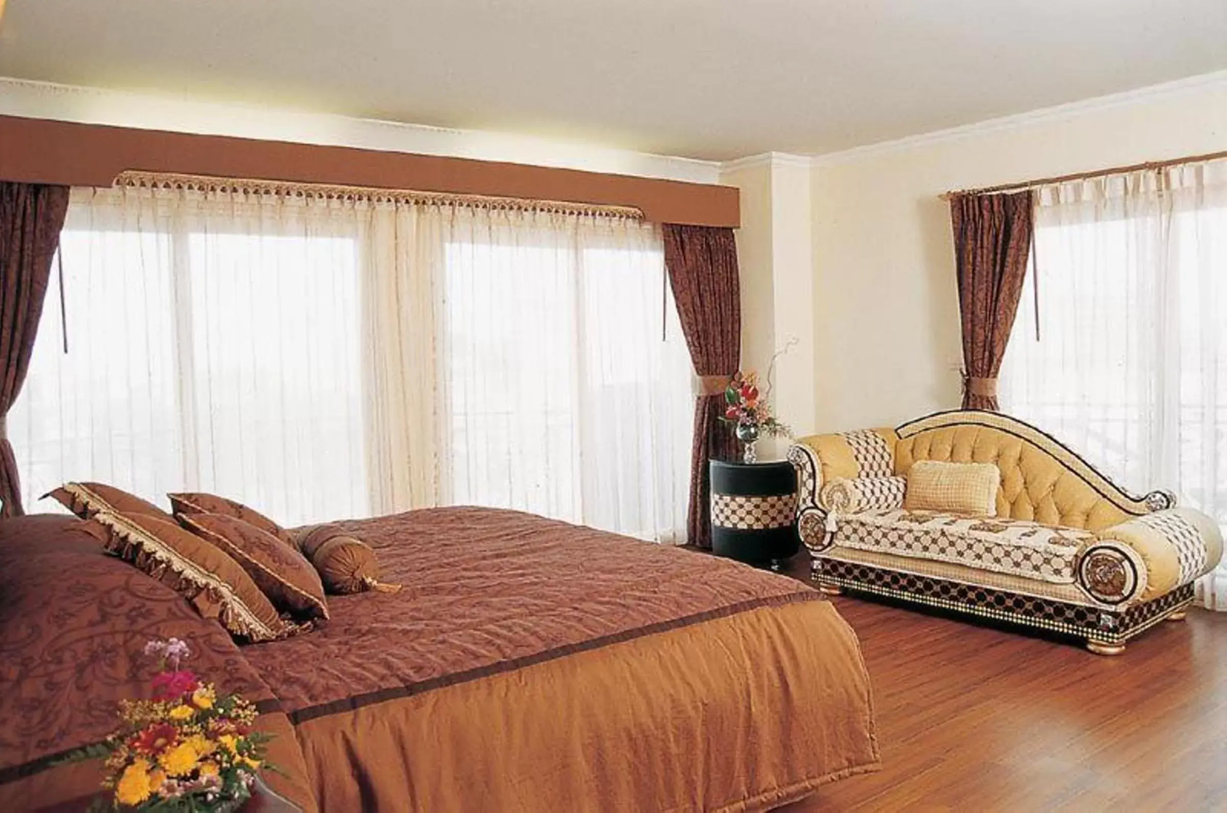 Deluxe Two-Bedroom Suite in LK Metropole Deluxe Two-Bedroom Suite in LK Metropole