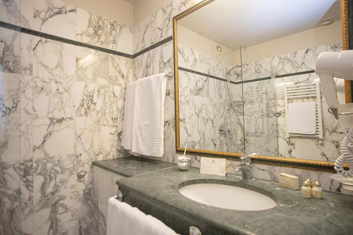 Shower in Hotel Donatello