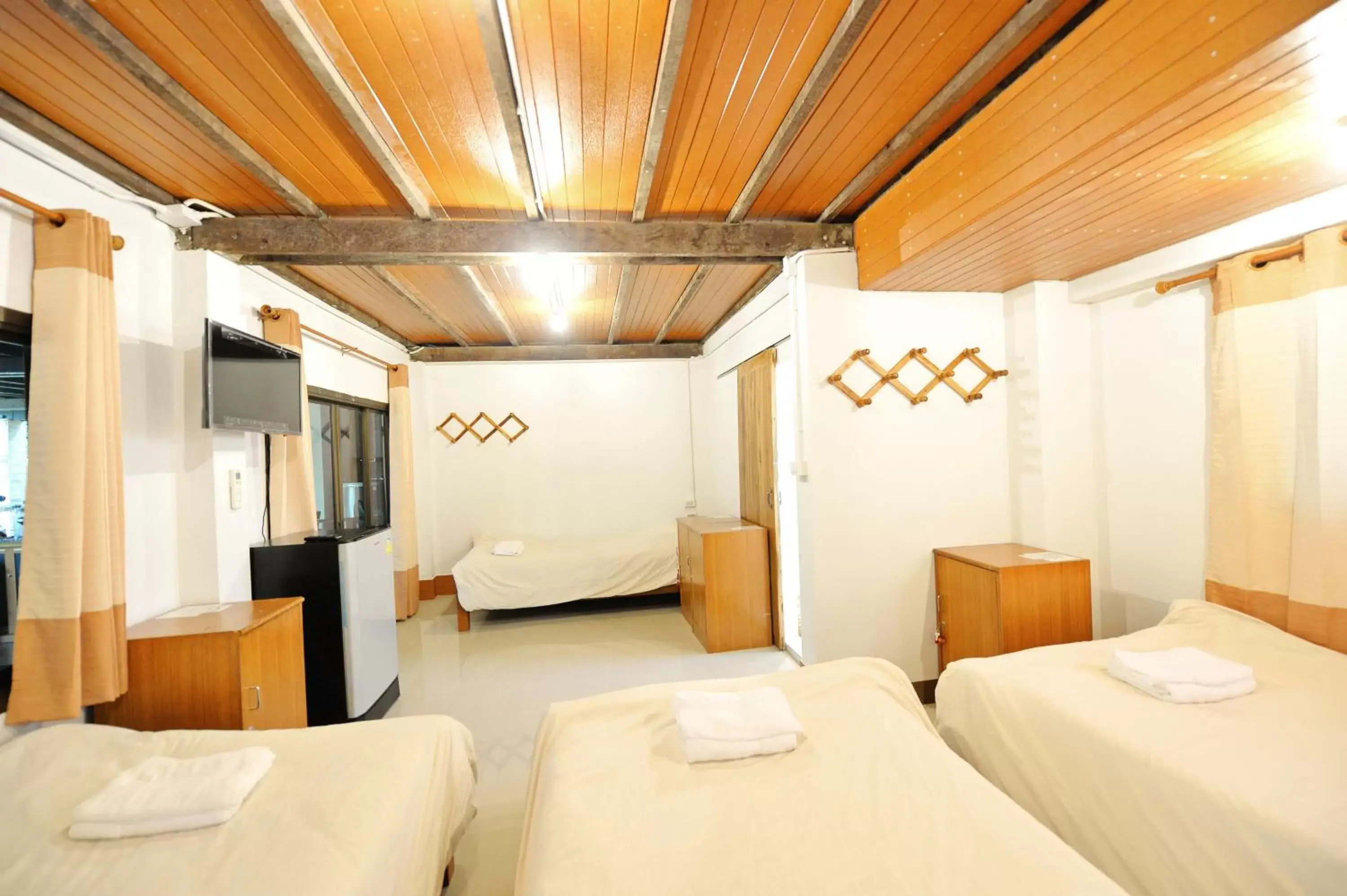 Quadruple Room with Private Bathroom in Huan Kawin Est.58 Lanna Home & Collection Quadruple Room with Private Bathroom in Huan Kawin Est.58 Lanna Home & Collection