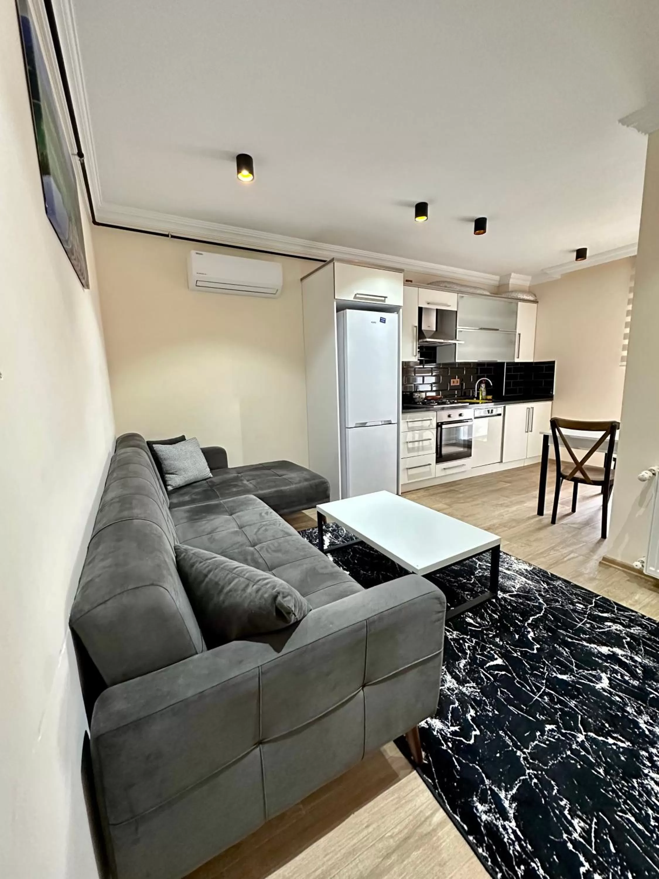 Living room in White House Apart