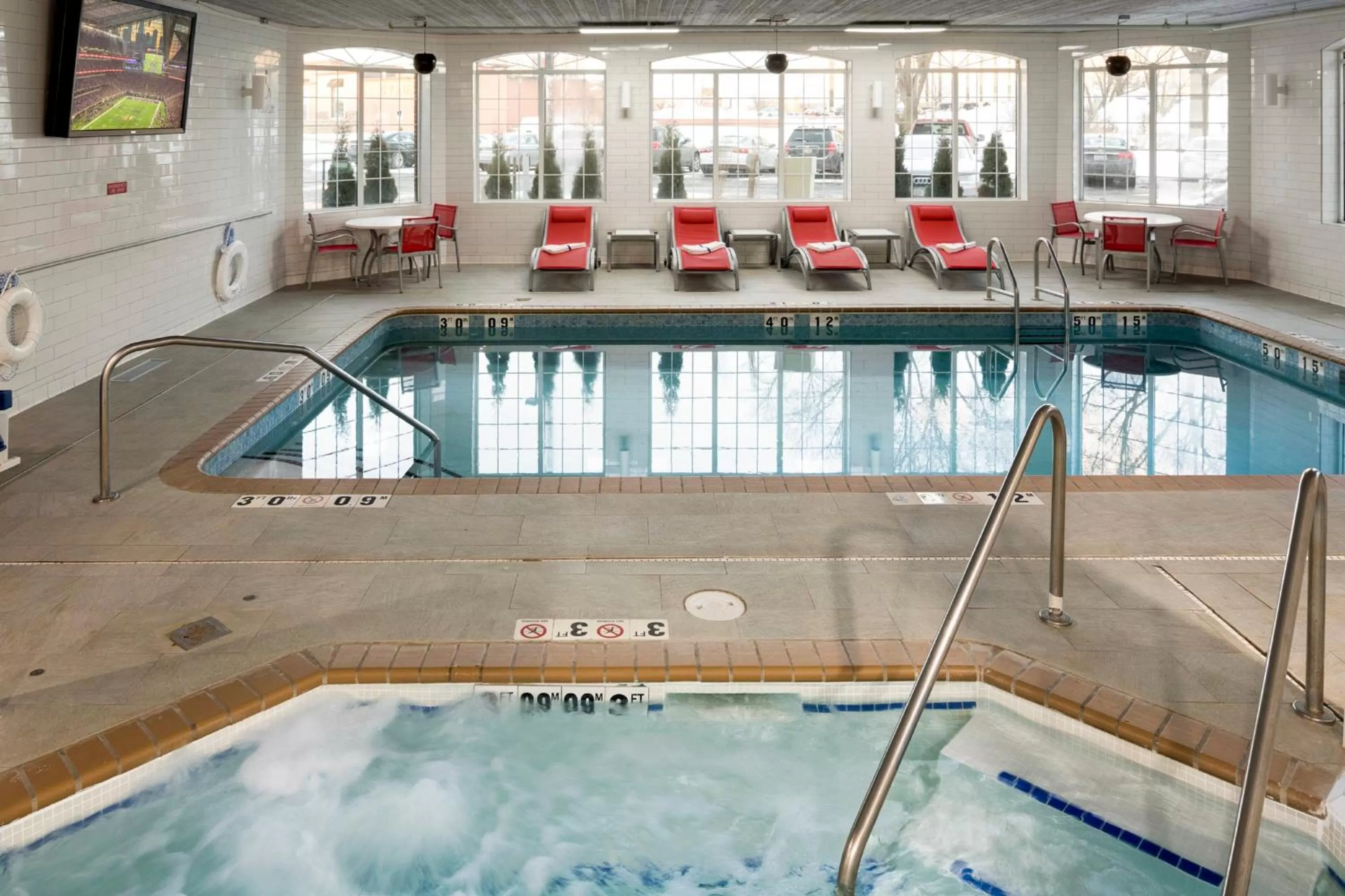 Swimming pool in Holiday Inn - Bloomington W MSP Airport Area by IHG