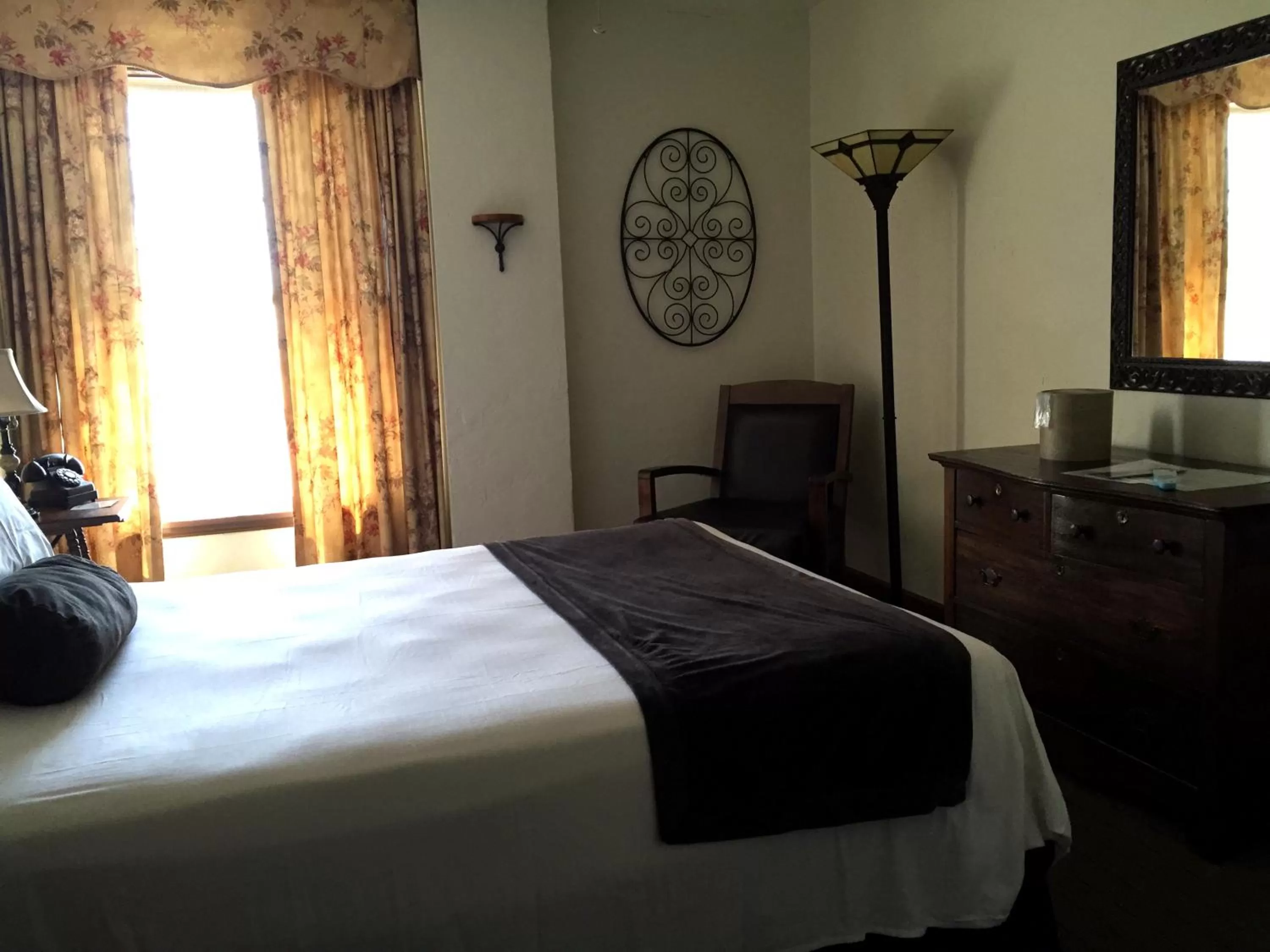 Bedroom, Bed in Boulder Dam Hotel