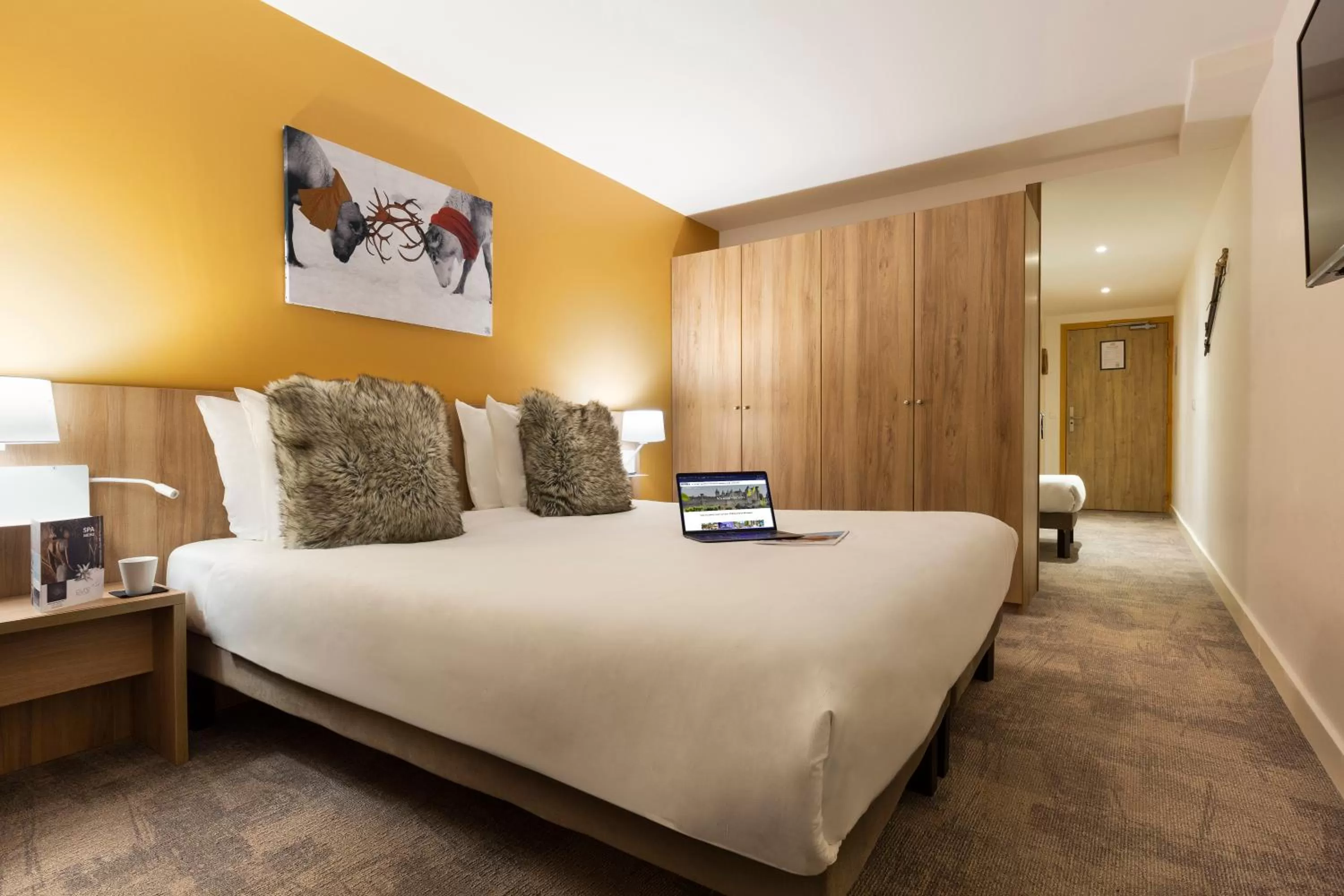 Bedroom, Bed in SOWELL HOTELS Mont Blanc et SPA