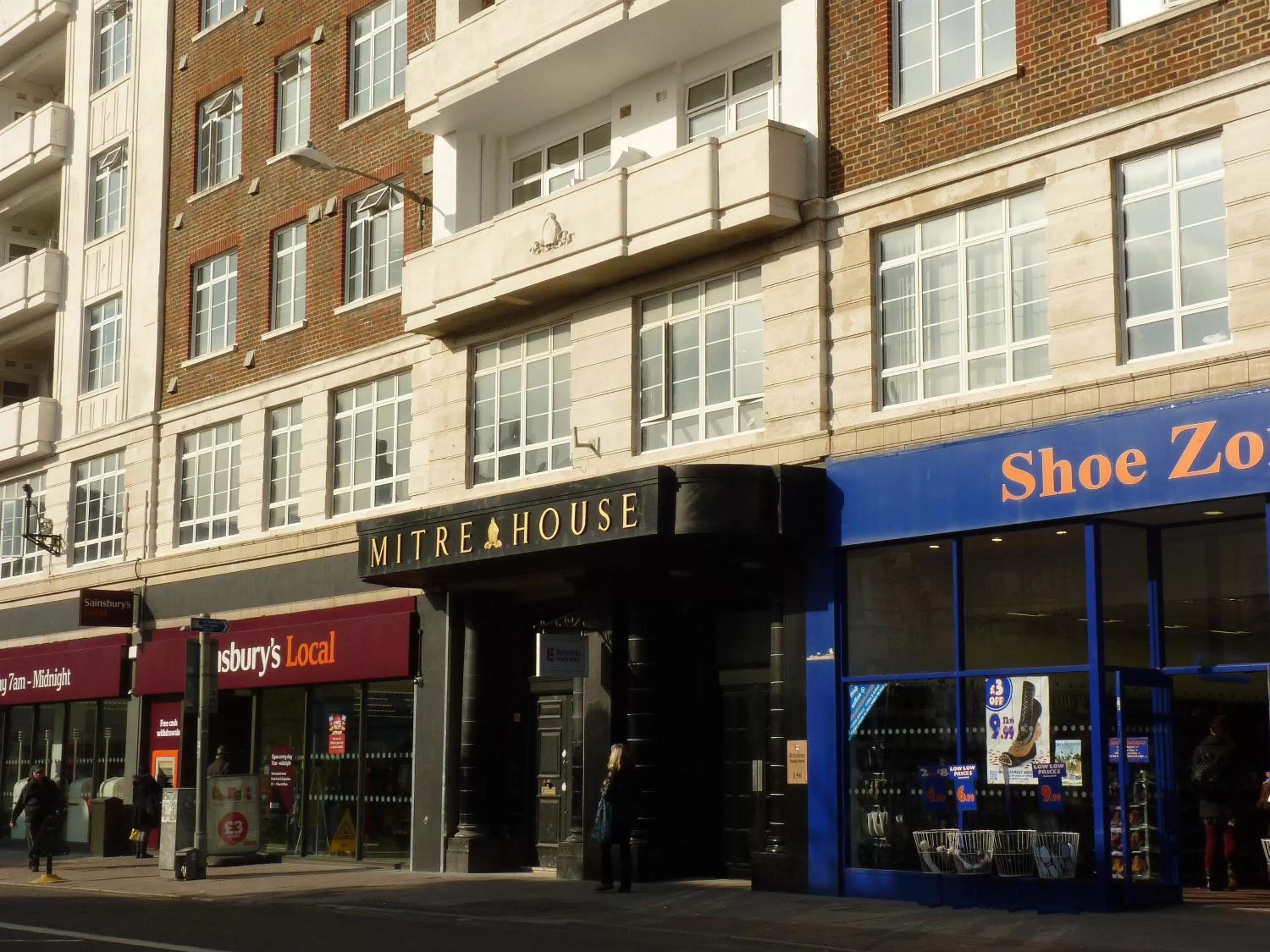 Facade/entrance in Britannia Study Hotel