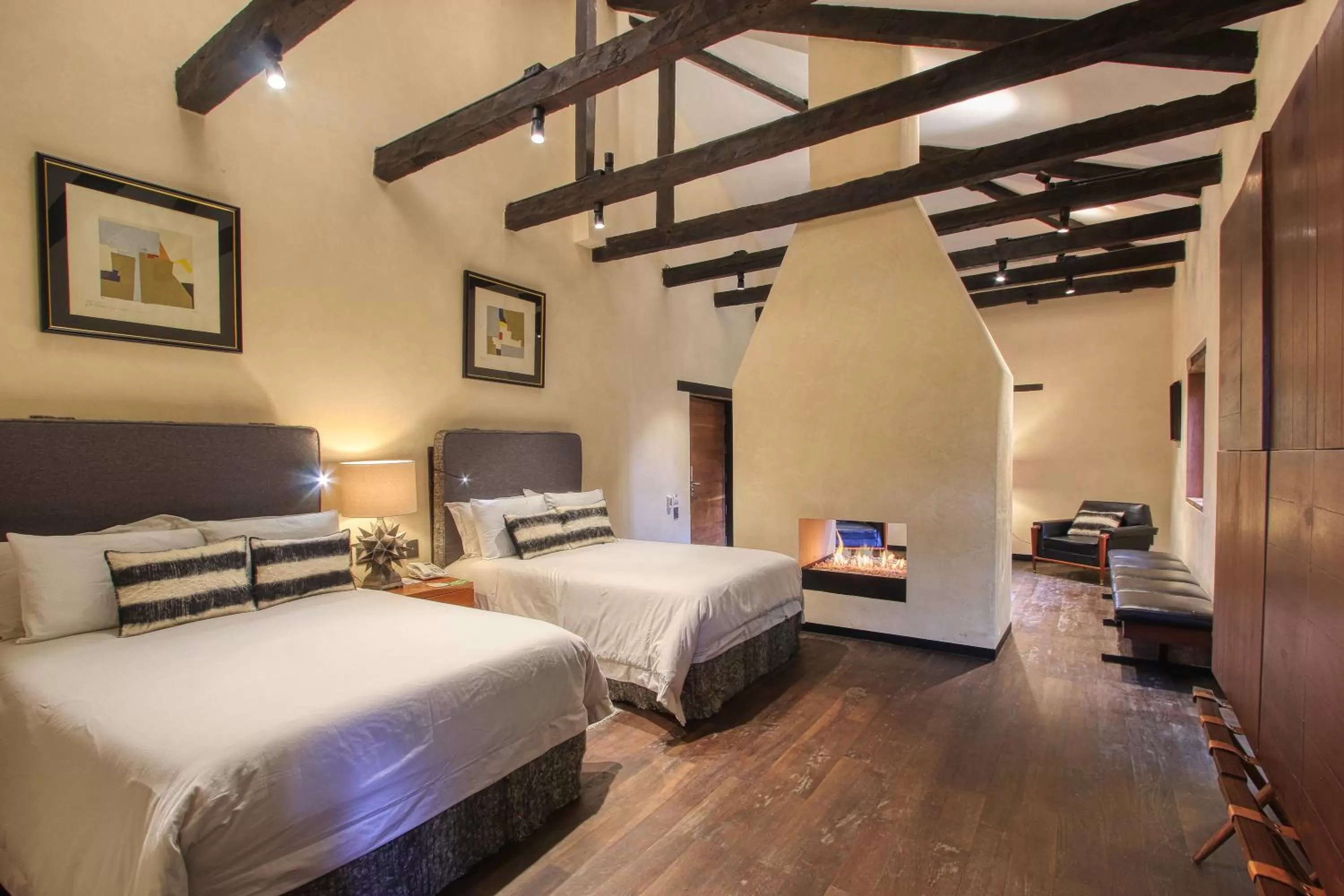 Photo of the whole room in Uvence Arte + Hotel