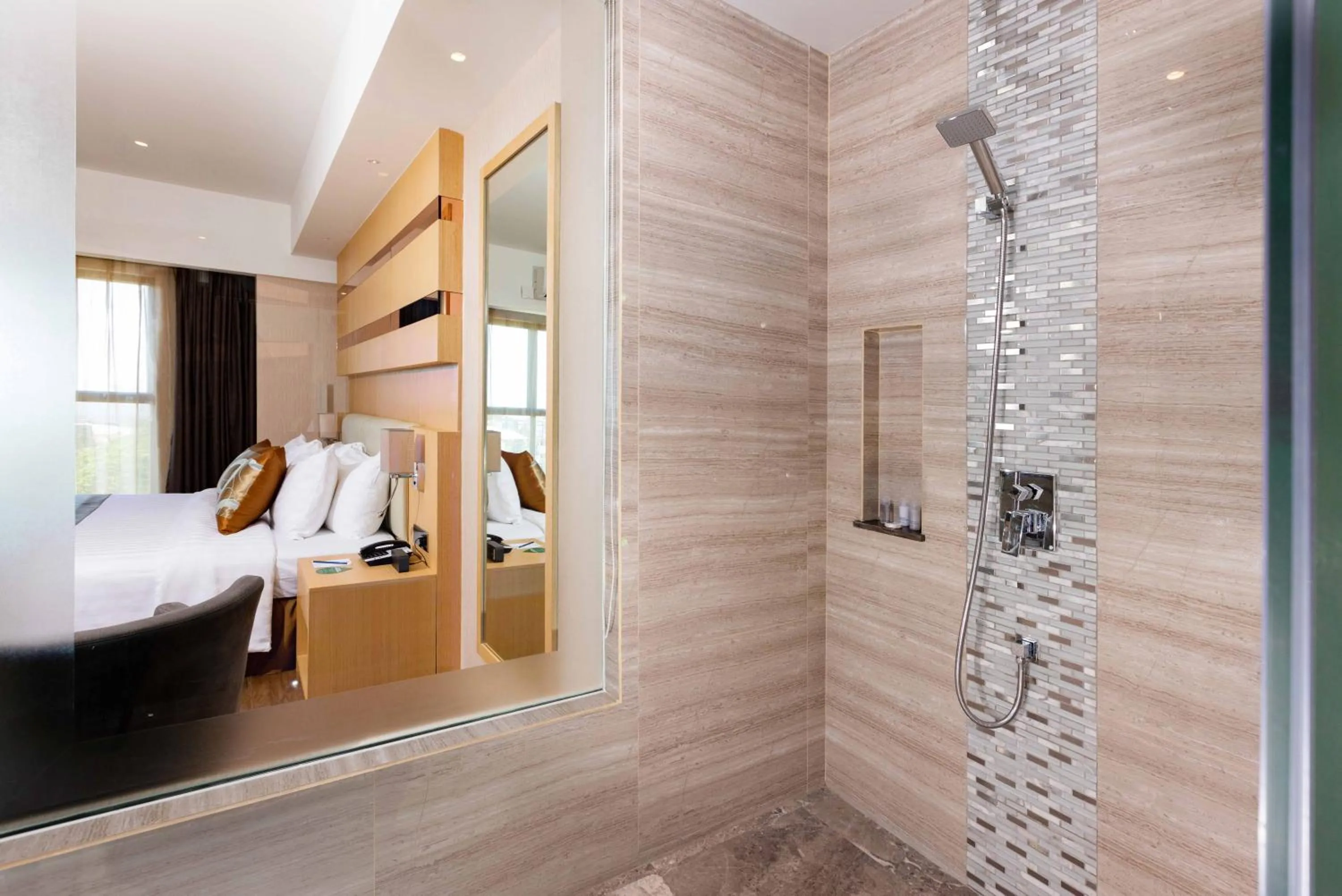 Bedroom, Bed in Best Western Plus Metro Clark