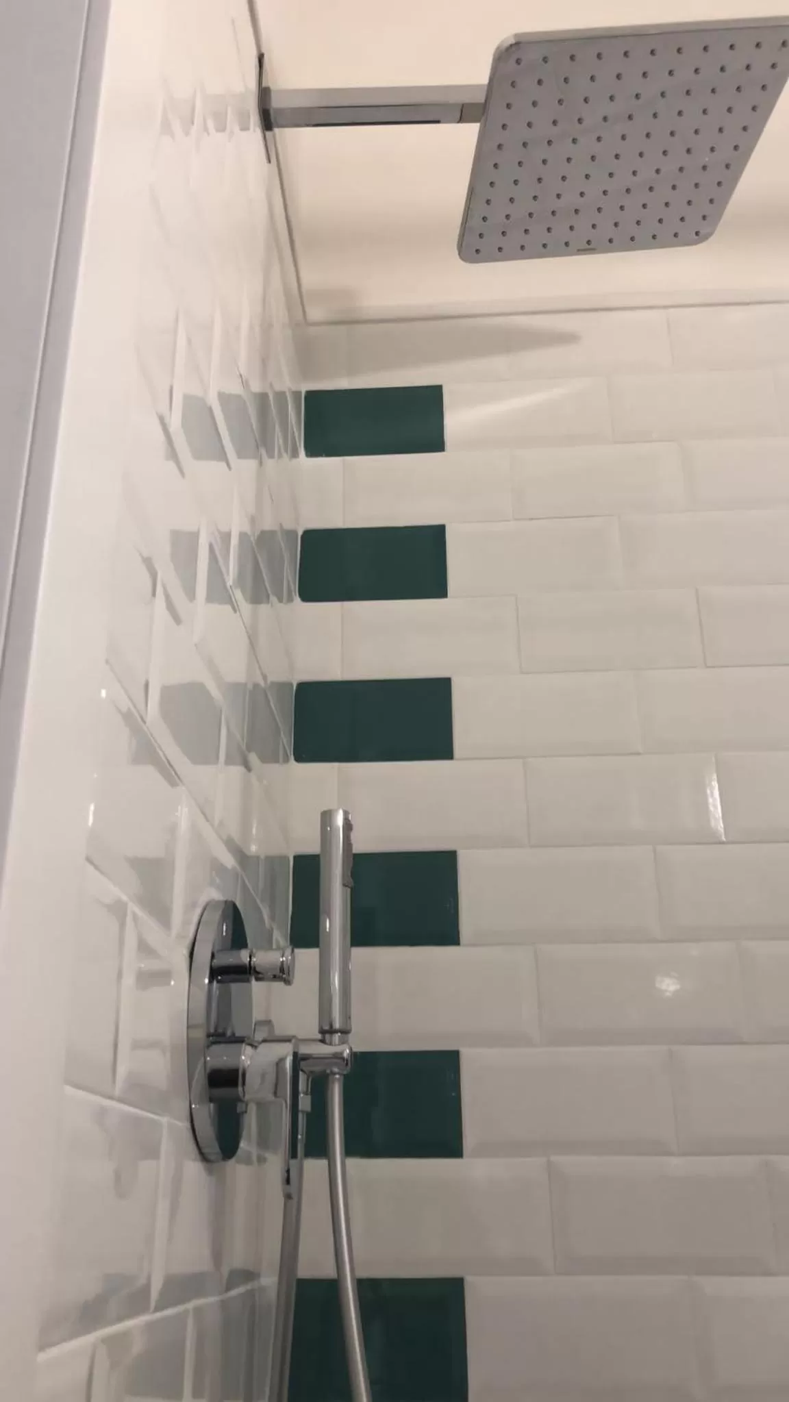 Shower in chiesa russa