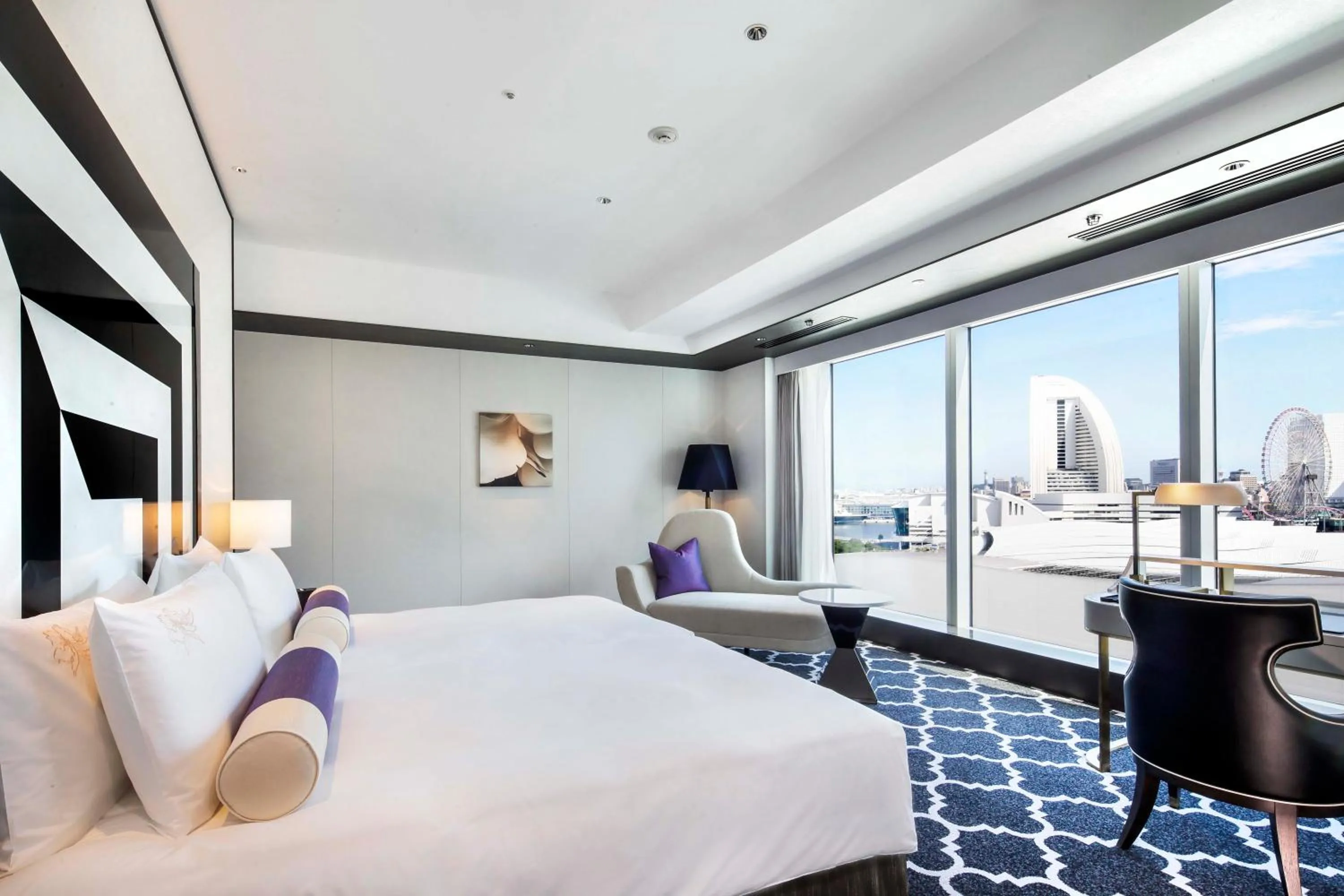 Photo of the whole room, Bed in The Kahala Hotel & Resort Yokohama