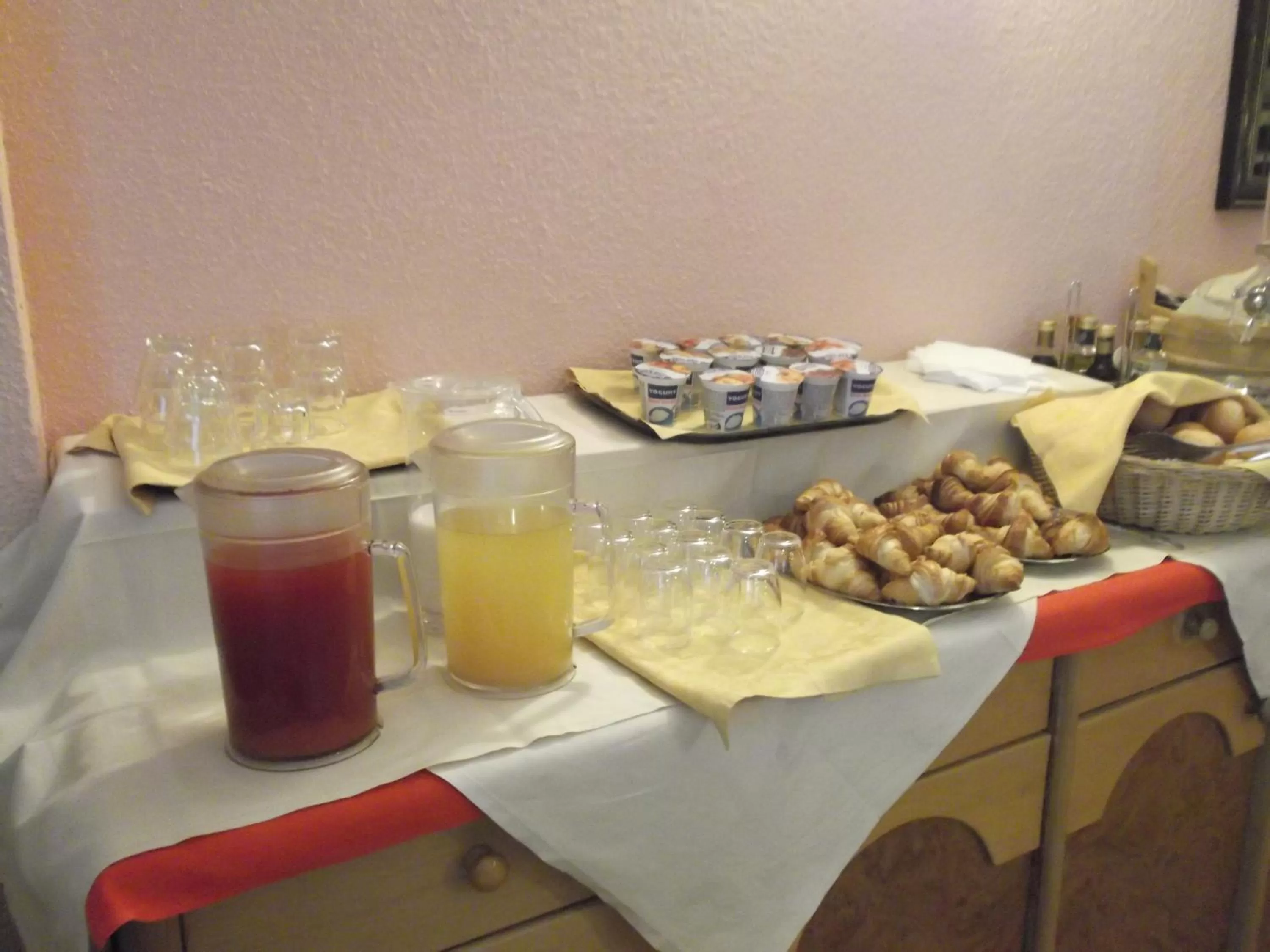 Food and drinks in Hotel Adele