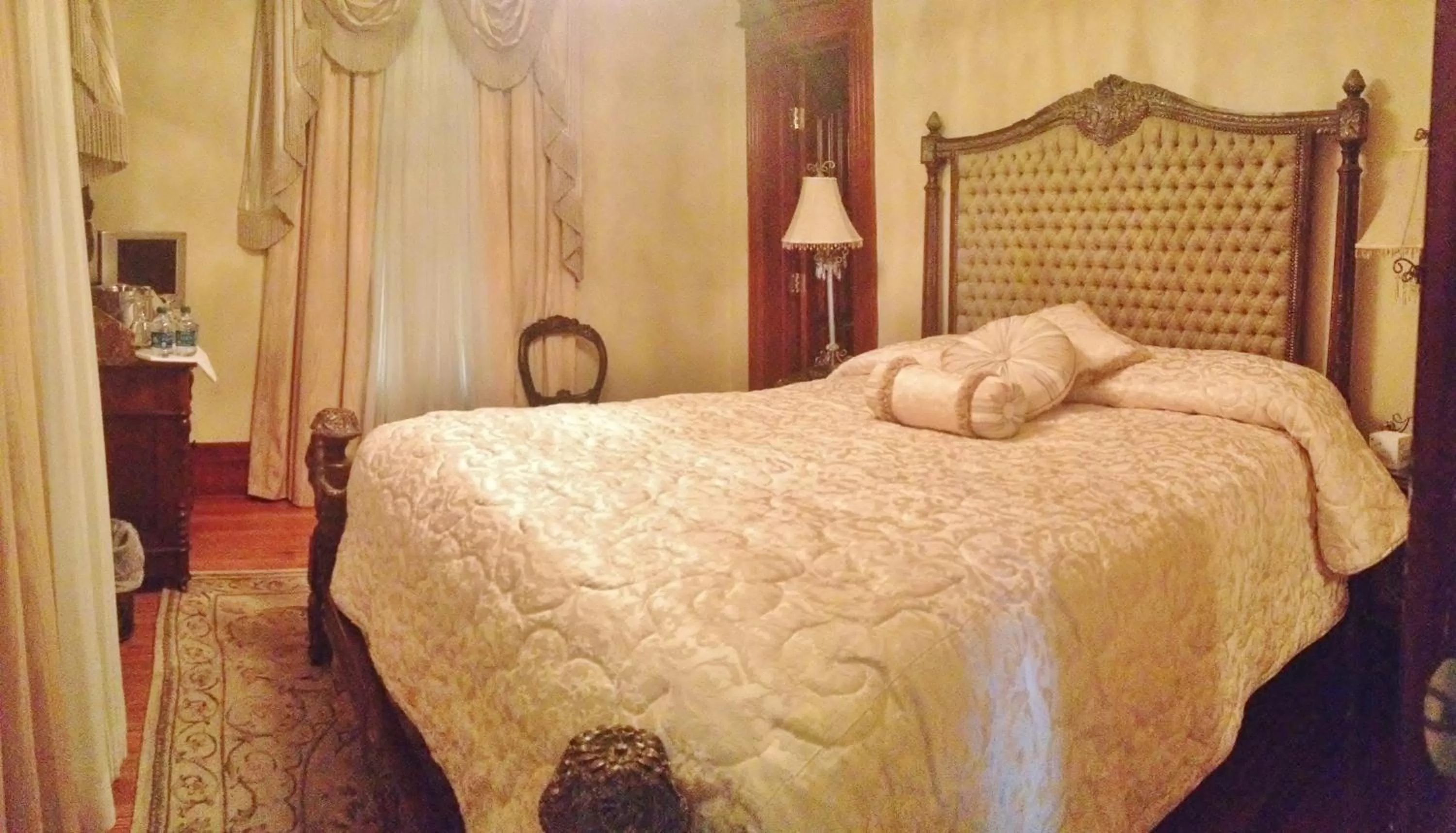 Bedroom, Bed in The Hotel Magnolia