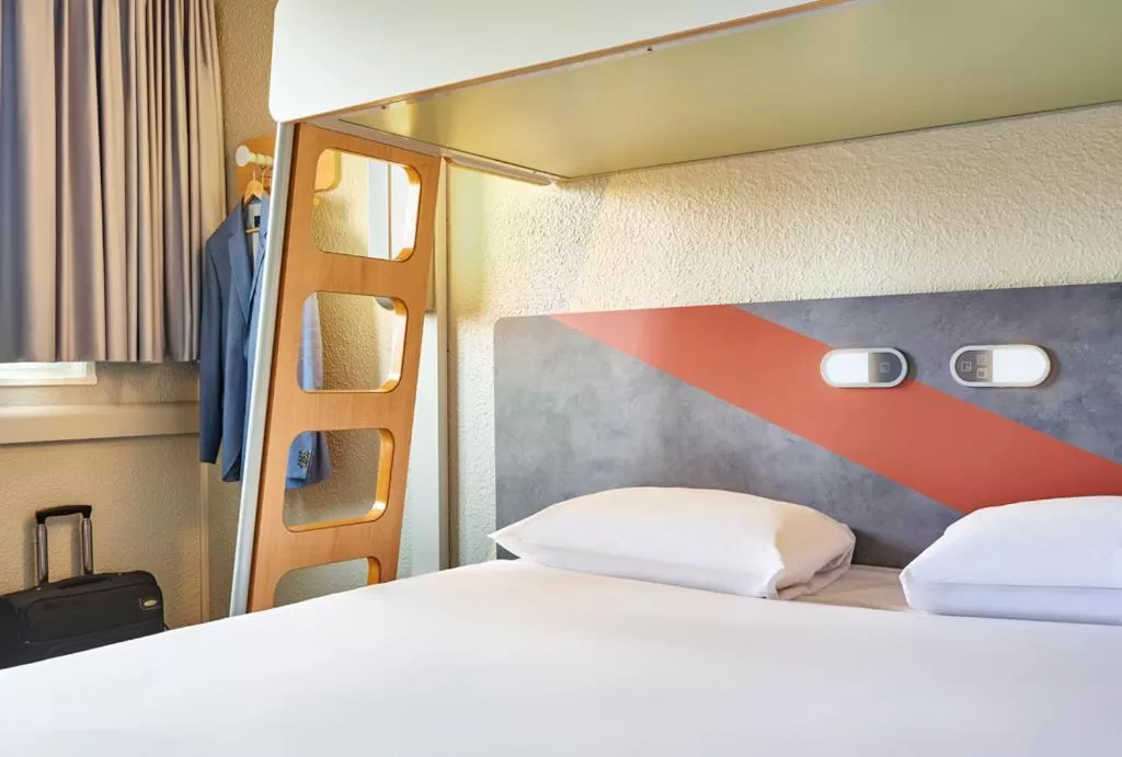 Bedroom, Bed in ibis budget Paris Porte d'Aubervilliers