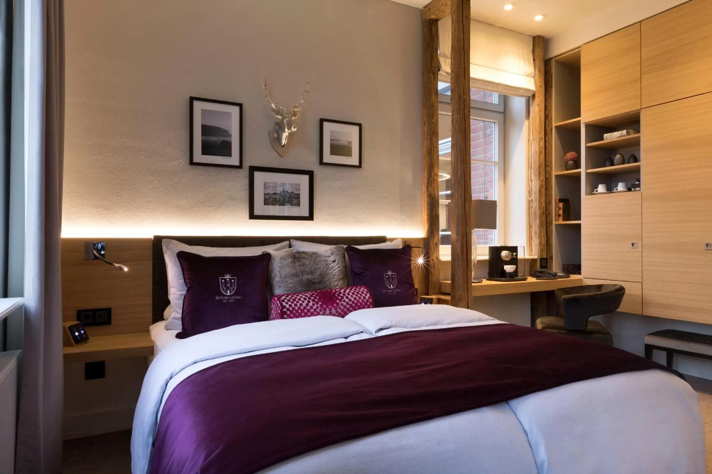 Photo of the whole room, Bed in Hotel Brunnenhaus Schloss Landau