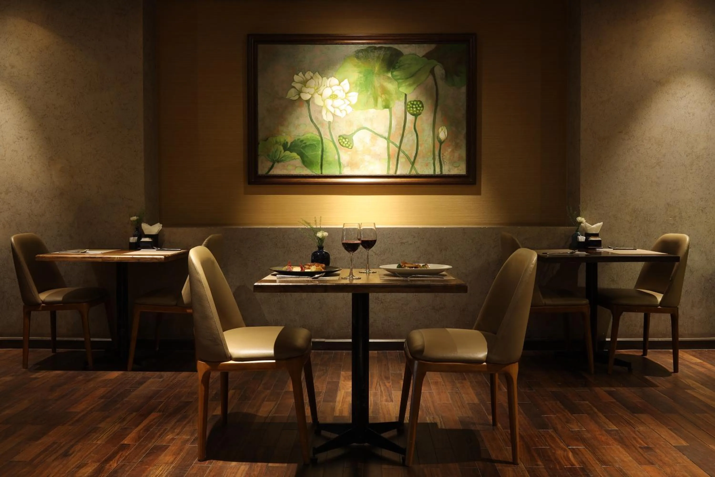 Restaurant/places to eat in Cochin Zen Hotel