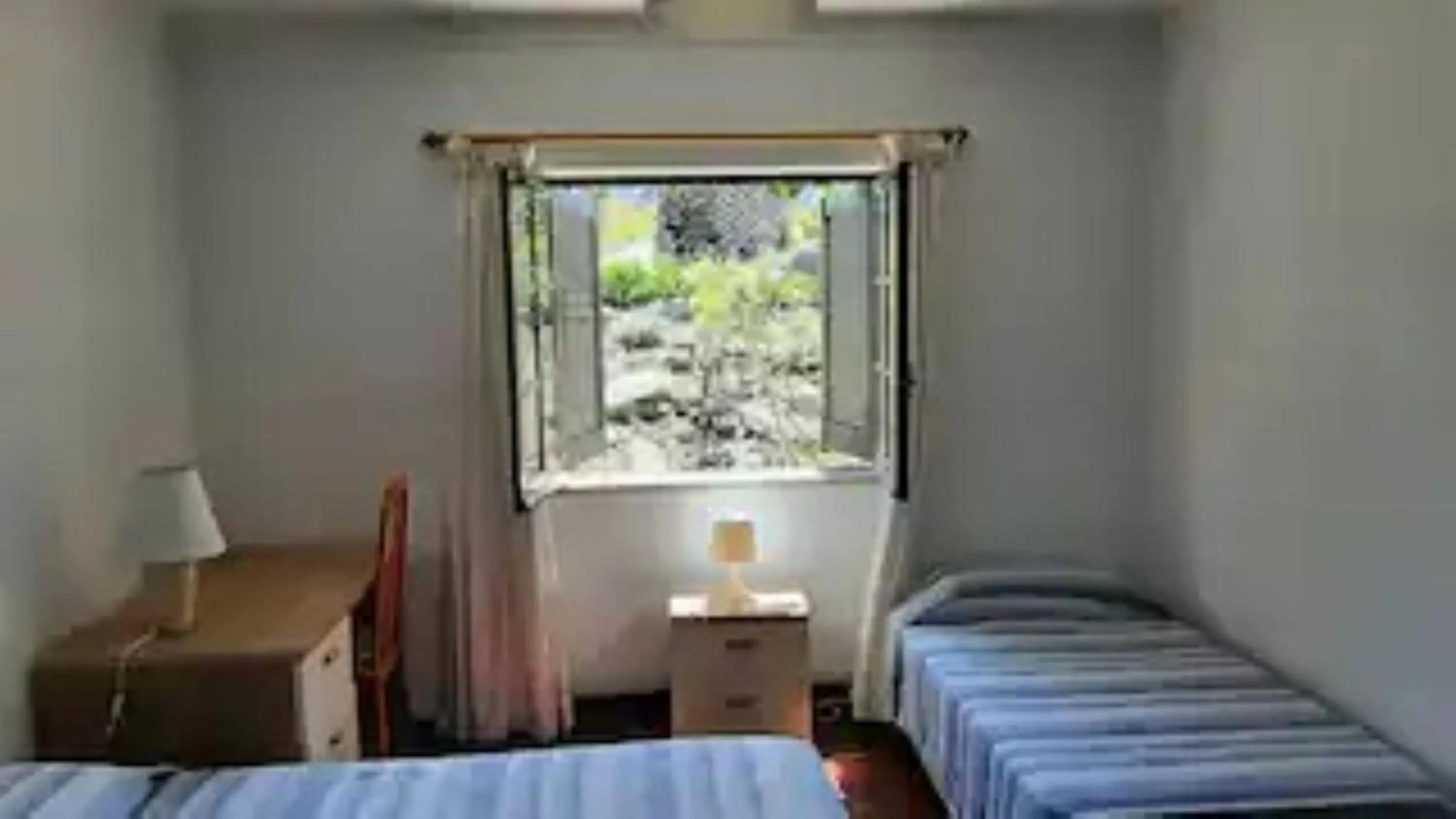 Triple Room with Private Bathroom in Alto da Praia Villa