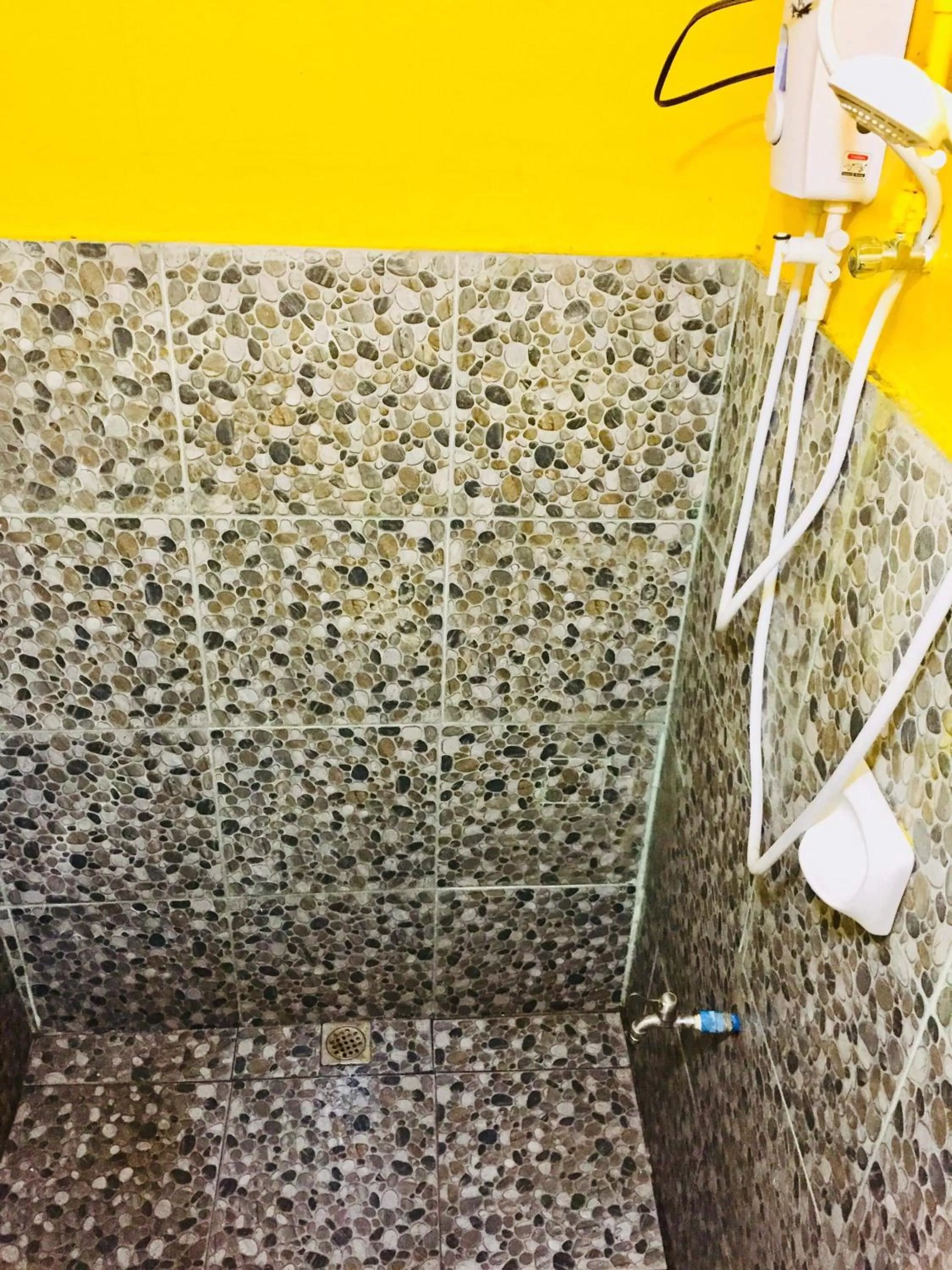 Shower in Lanzones Cabana