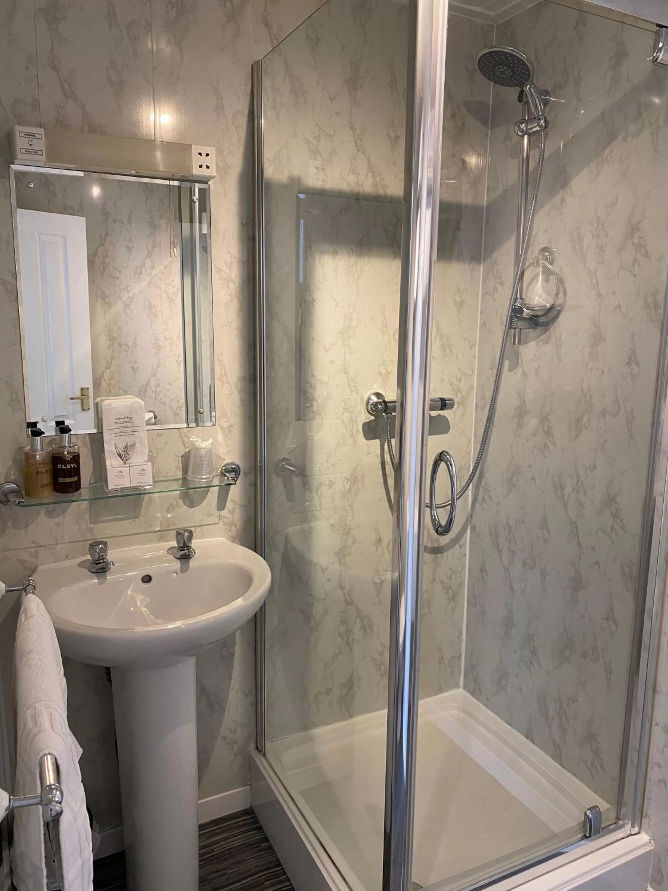 Shower in The Clovelly