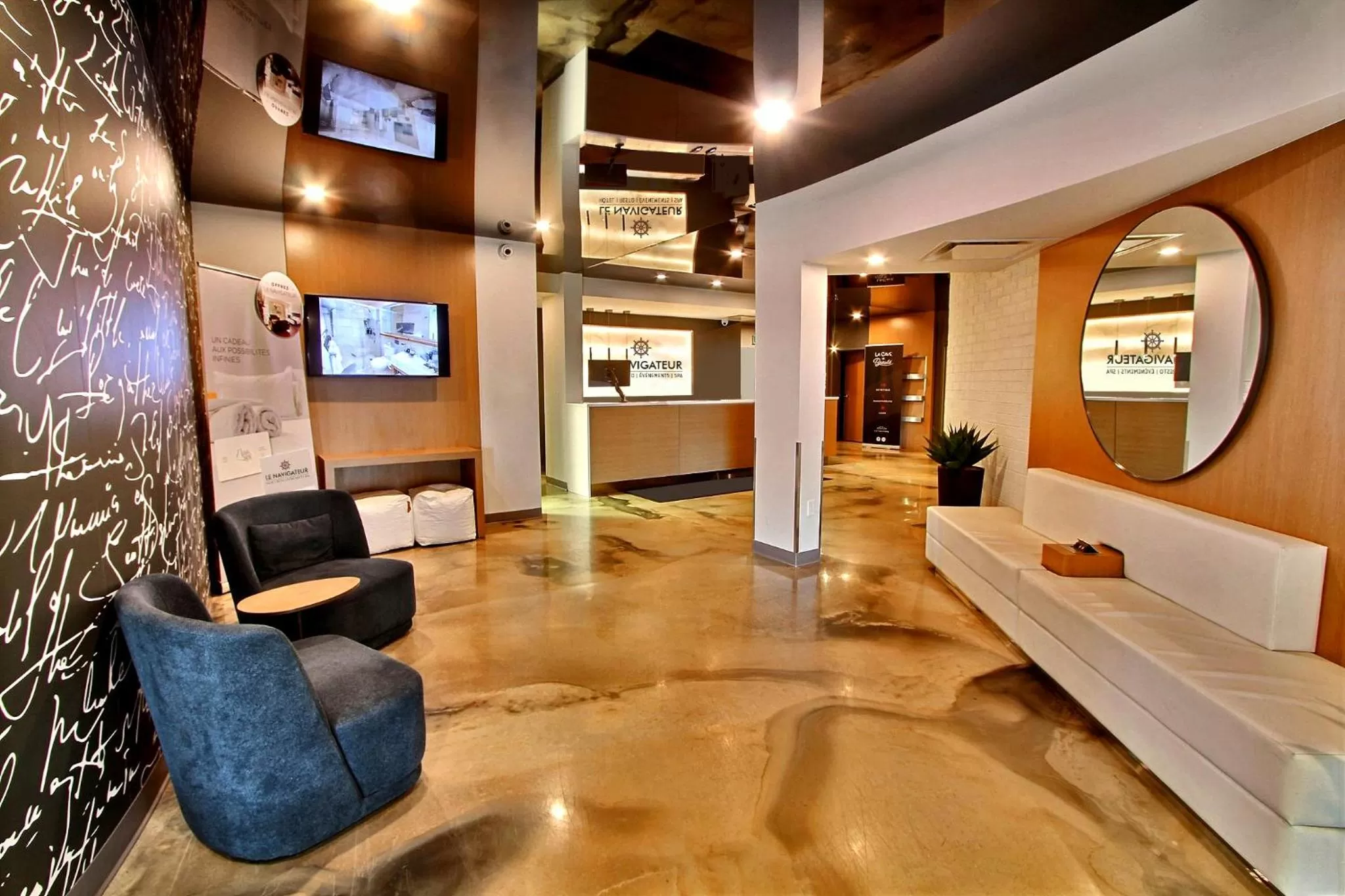 Lobby or reception in Hôtel Le Navigateur