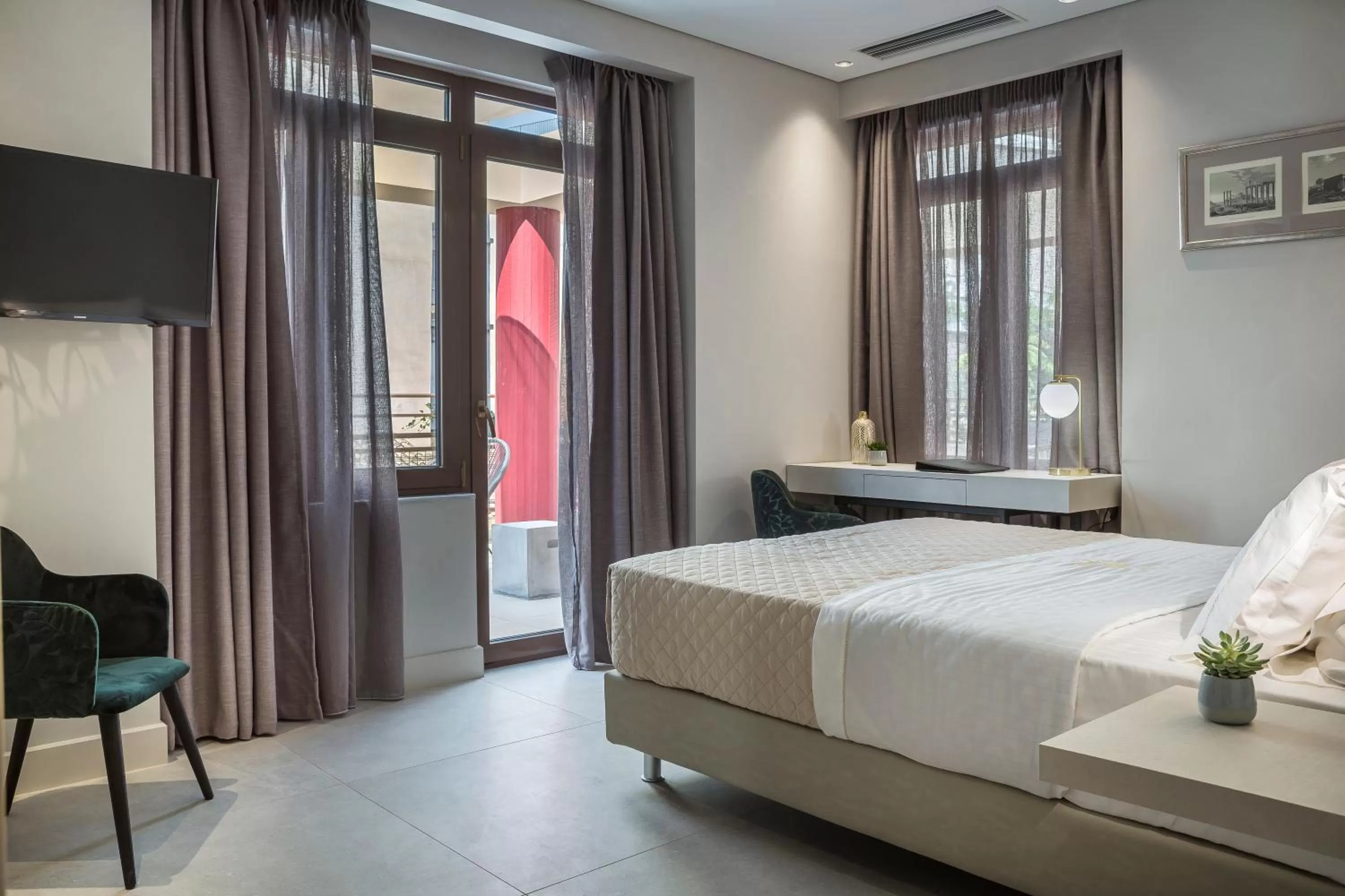 Bedroom, Bed in Royalty Hotel Athens