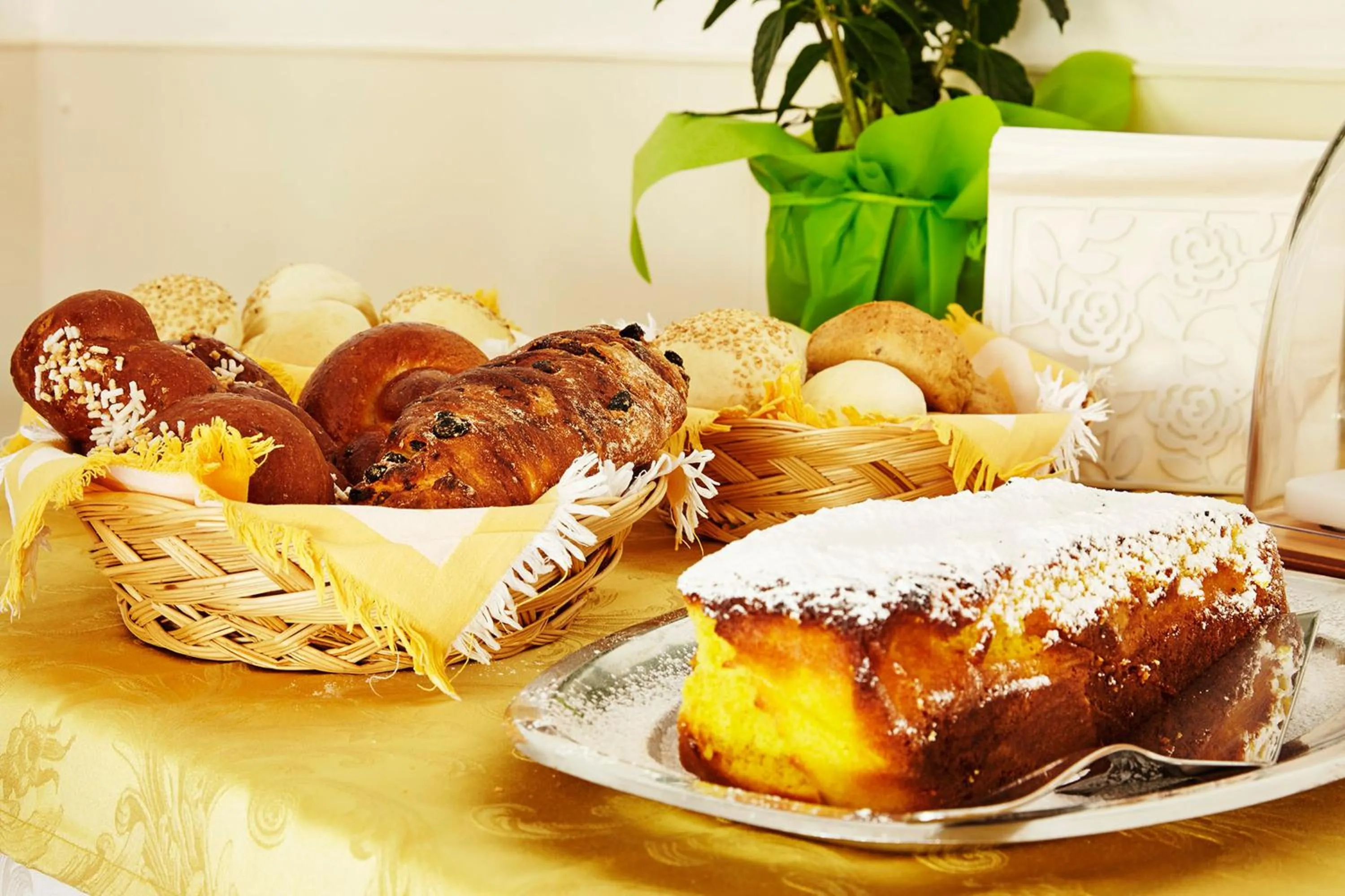 Breakfast in Hotel 2000