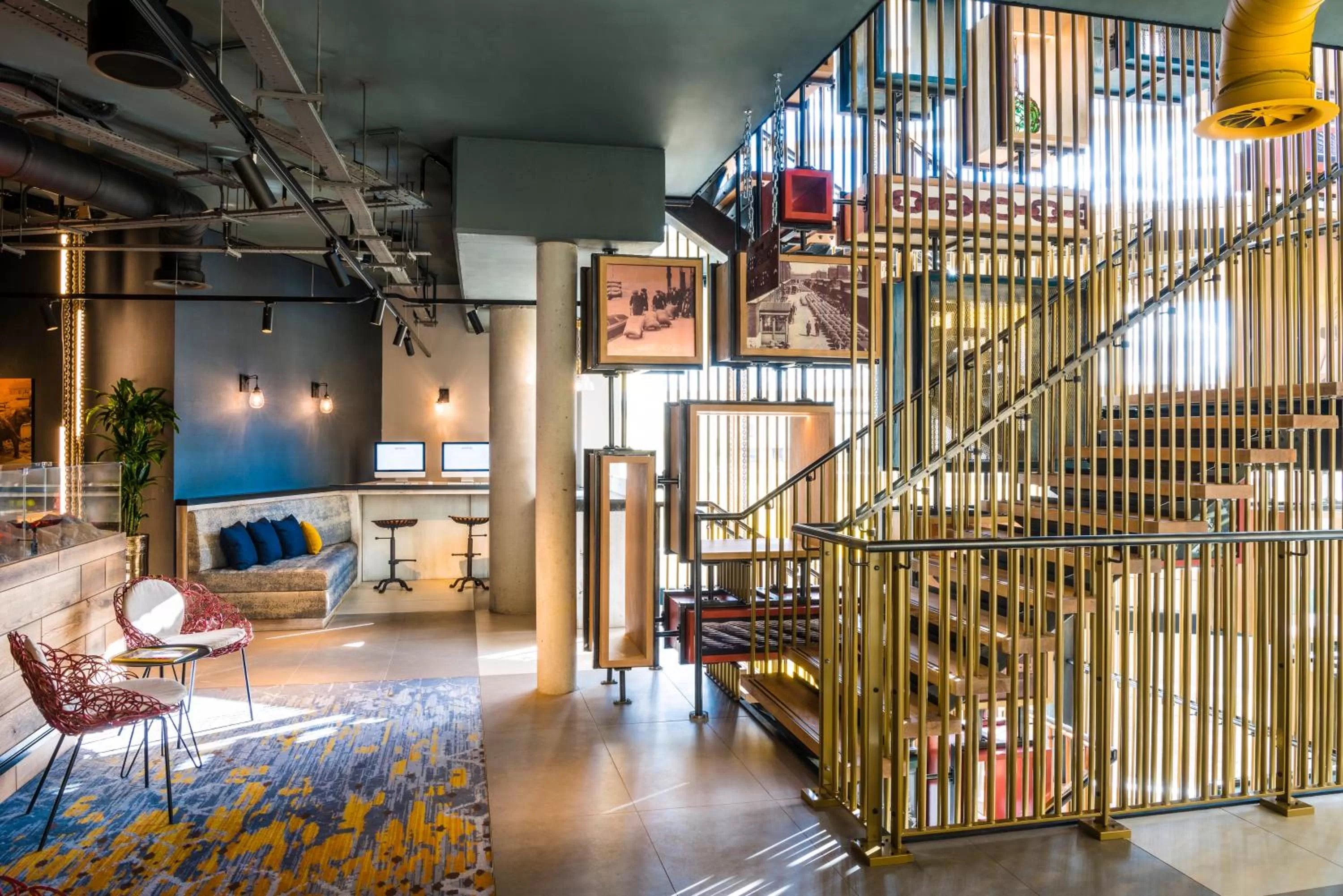 Communal lounge/ TV room in Novotel London Canary Wharf