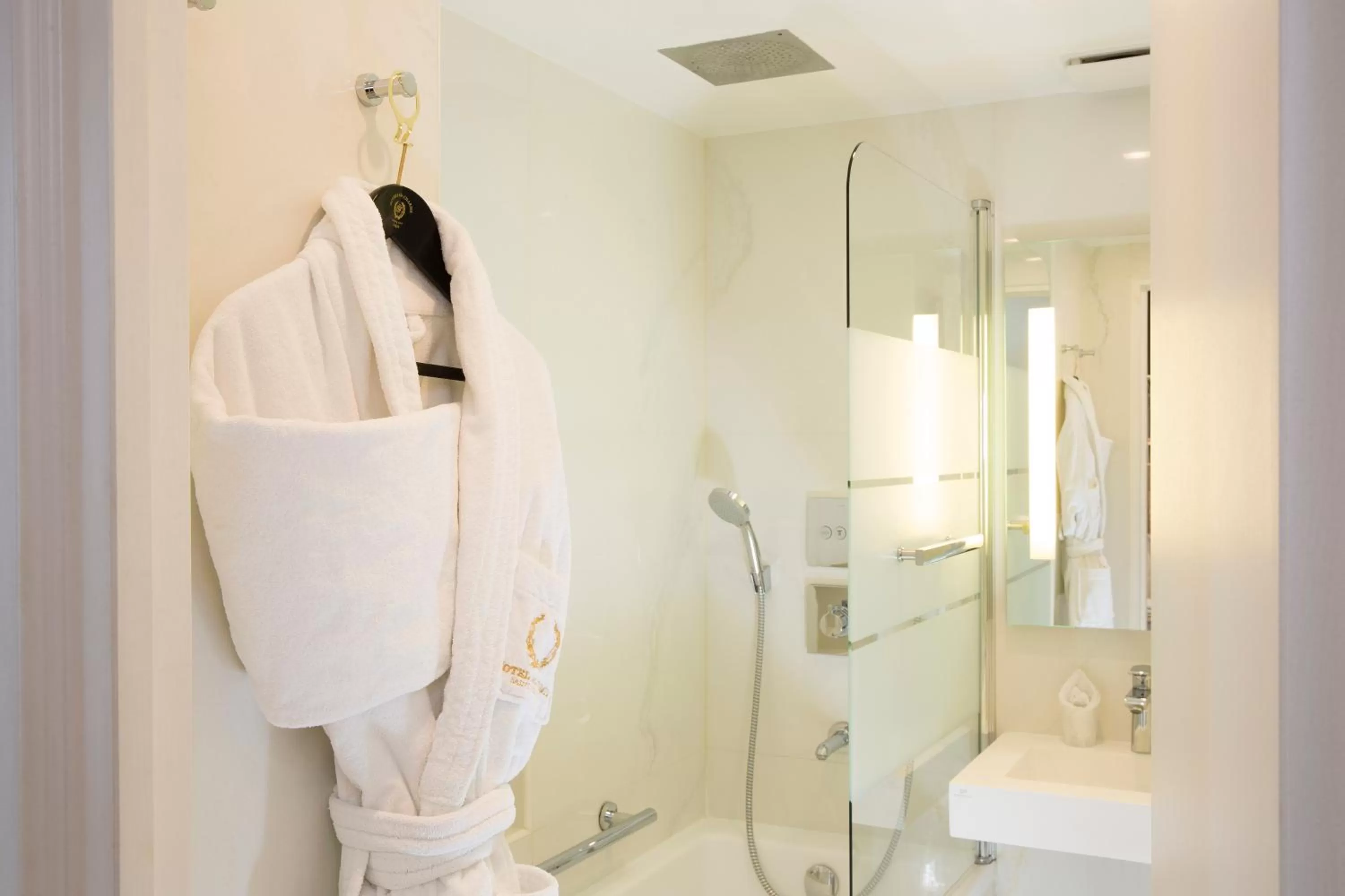 Bathroom in Académie Hôtel Saint Germain