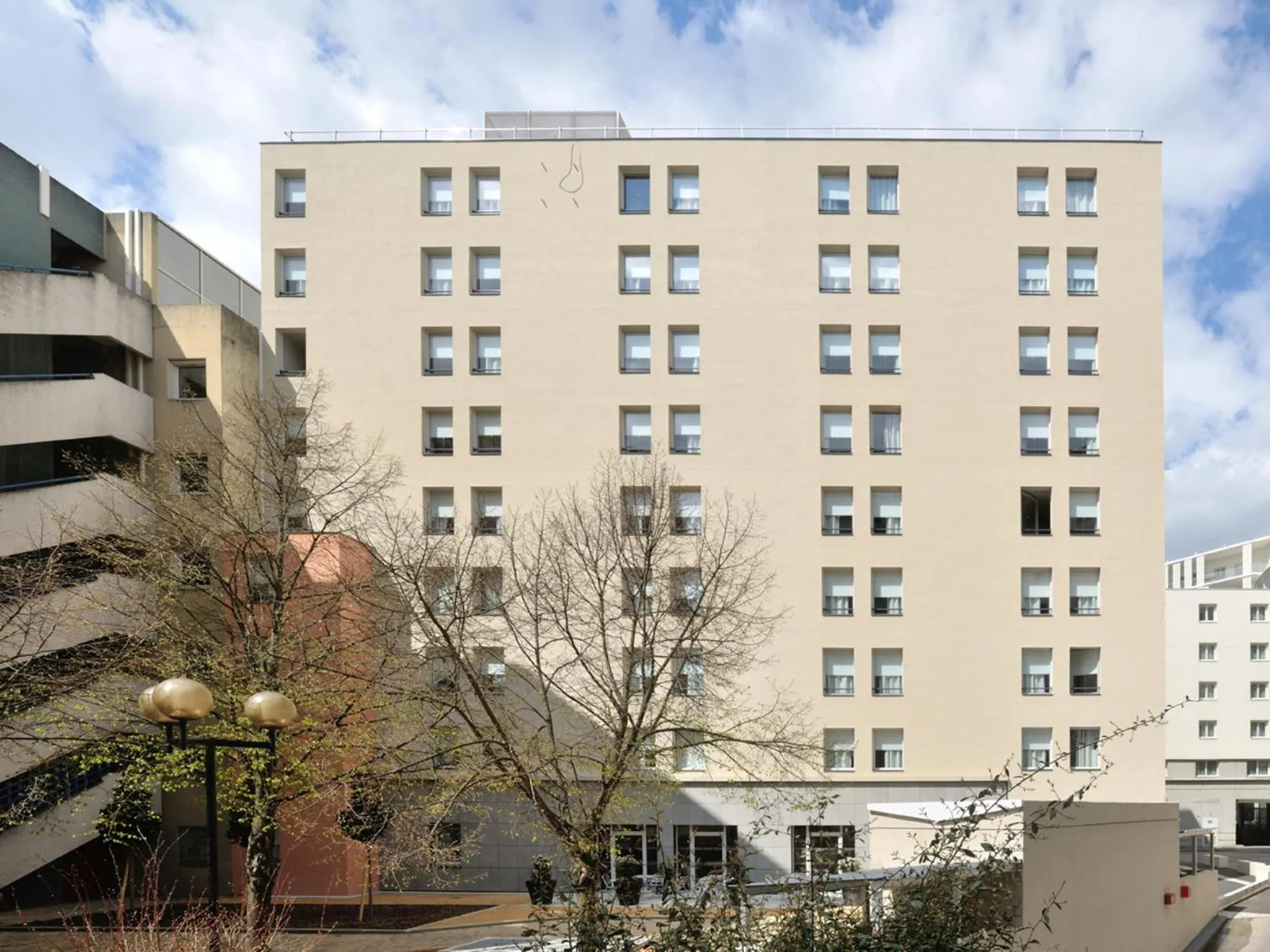 Facade/entrance in B&B HOTEL Lyon Caluire Cité Internationale