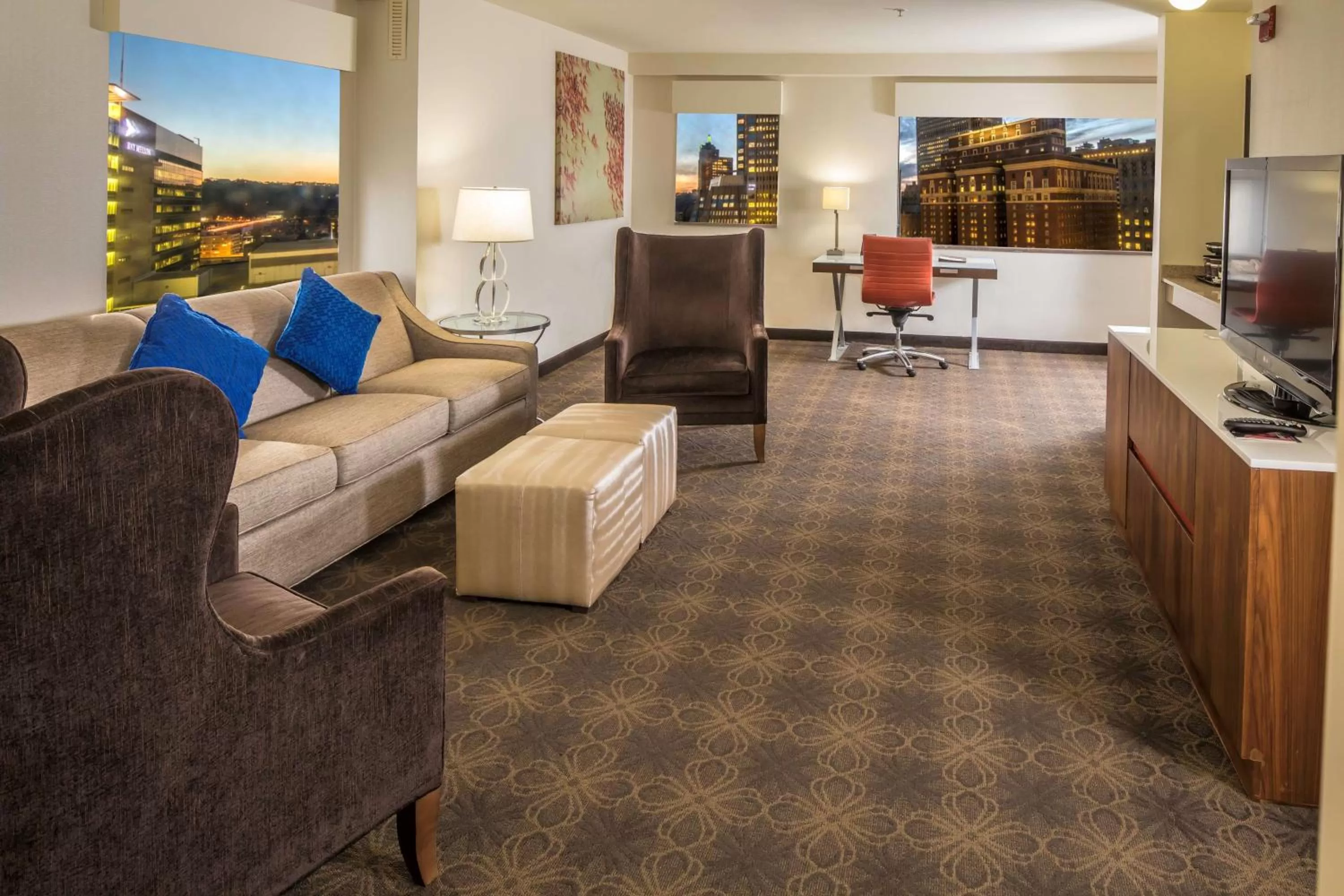 Bedroom in DoubleTree by Hilton Hotel & Suites Pittsburgh Downtown