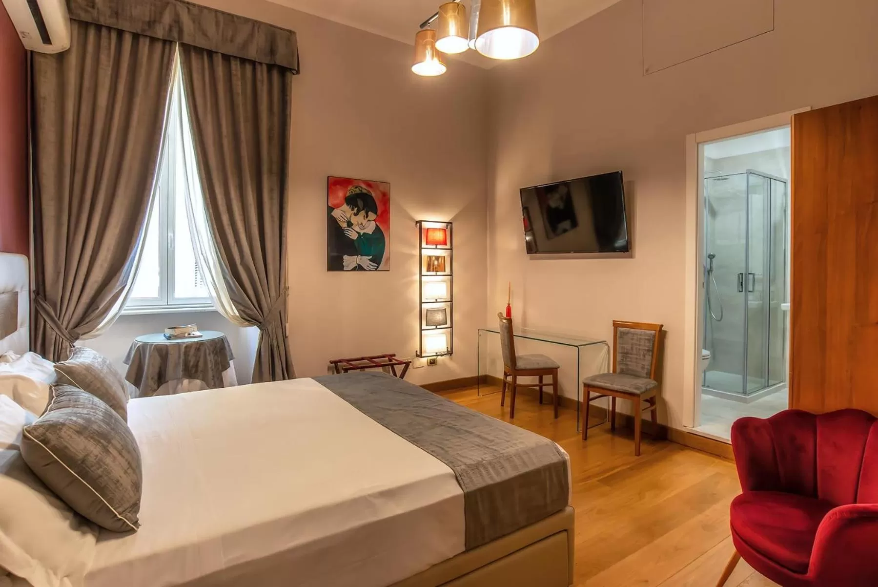 Shower, Bed in Hotel Paba