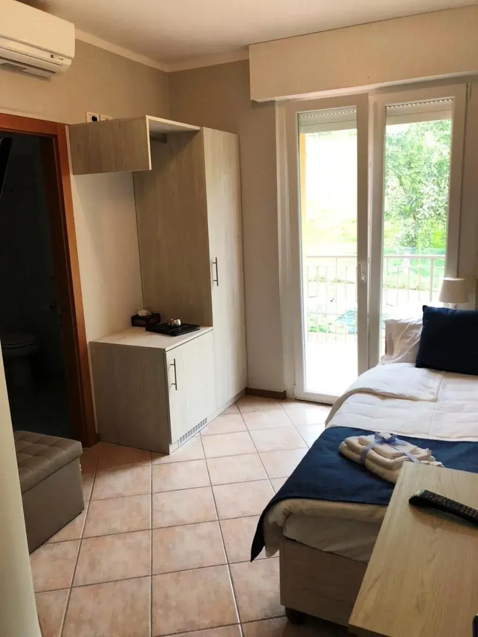 Single Room with Mountain View in Hotel Casa Marinella Single Room with Mountain View in Hotel Casa Marinella