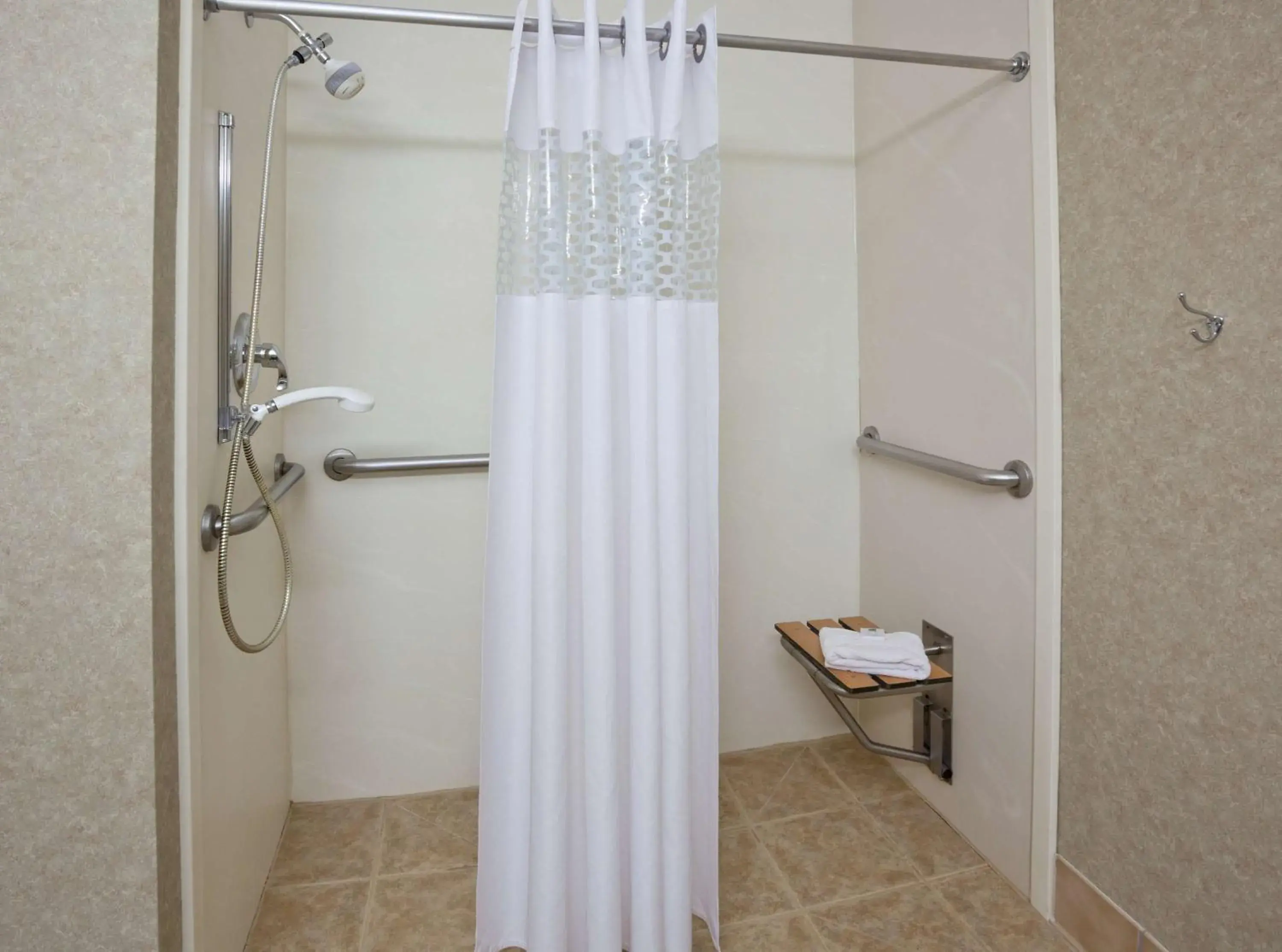 King Room with Roll-in Shower - Mobility Accessible/Non-Smoking in Hampton Inn Mitchell King Room with Roll-in Shower - Mobility Accessible/Non-Smoking in Hampton Inn Mitchell