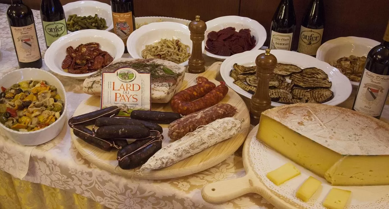 Buffet breakfast in Hotel Dama Bianca