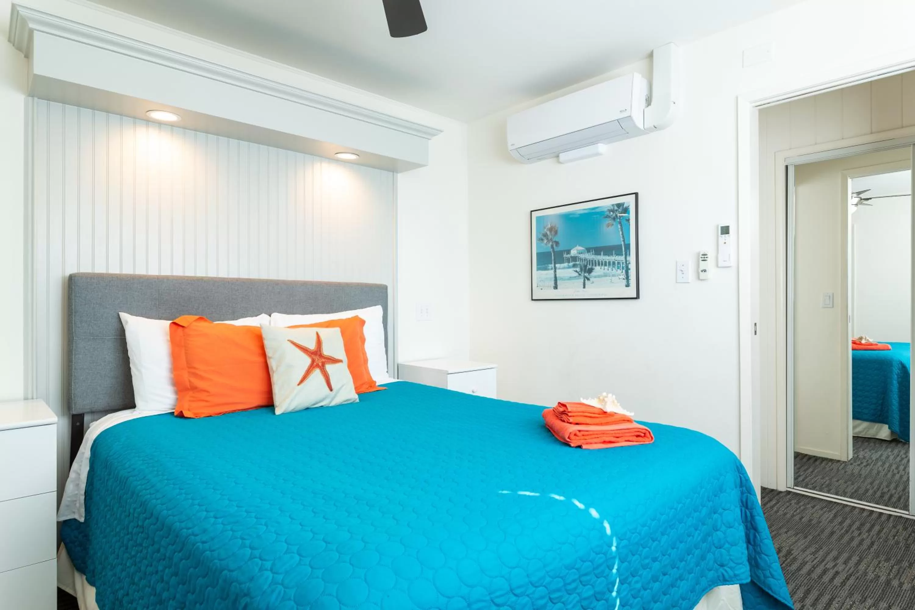 Photo of the whole room, Bed in The Sea View Inn At The Beach