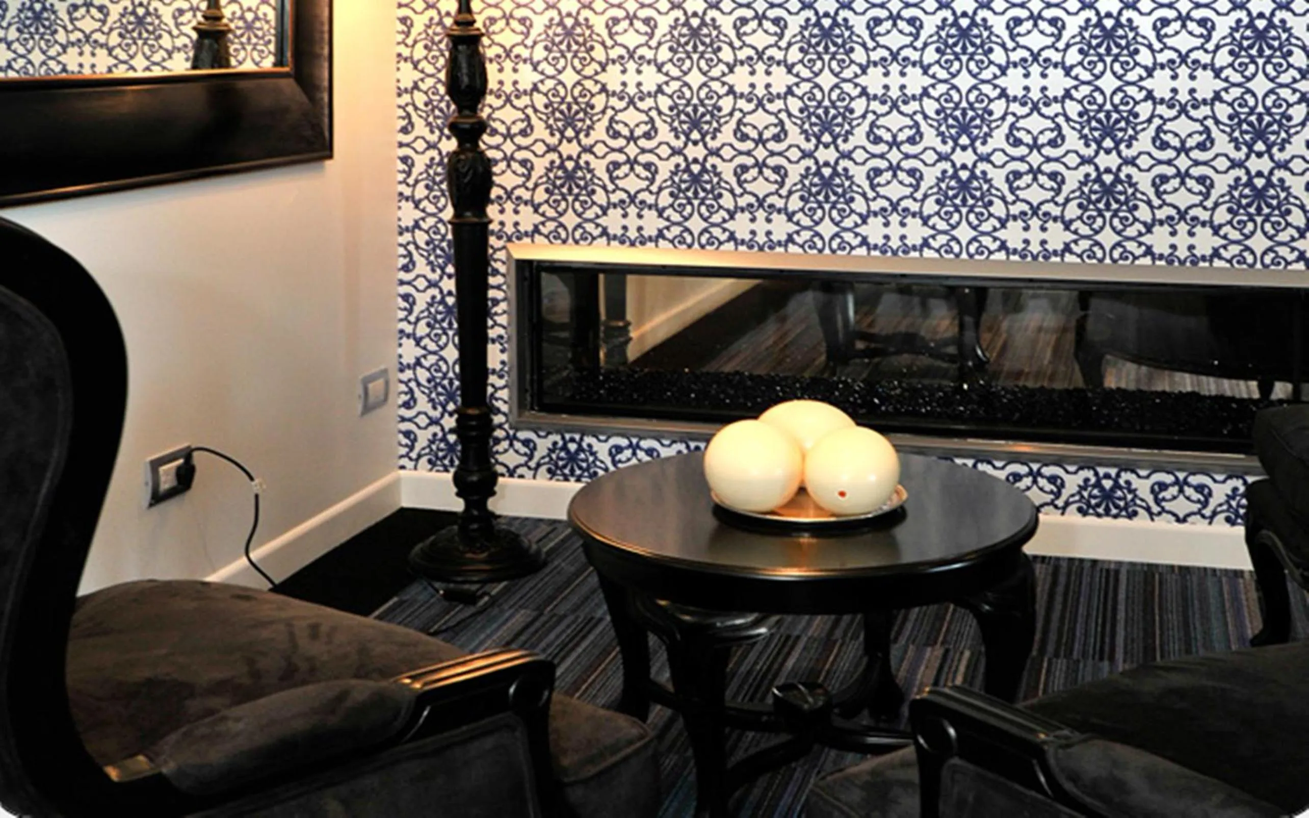 Seating area in Black Swan Lakeside Boutique Hotel