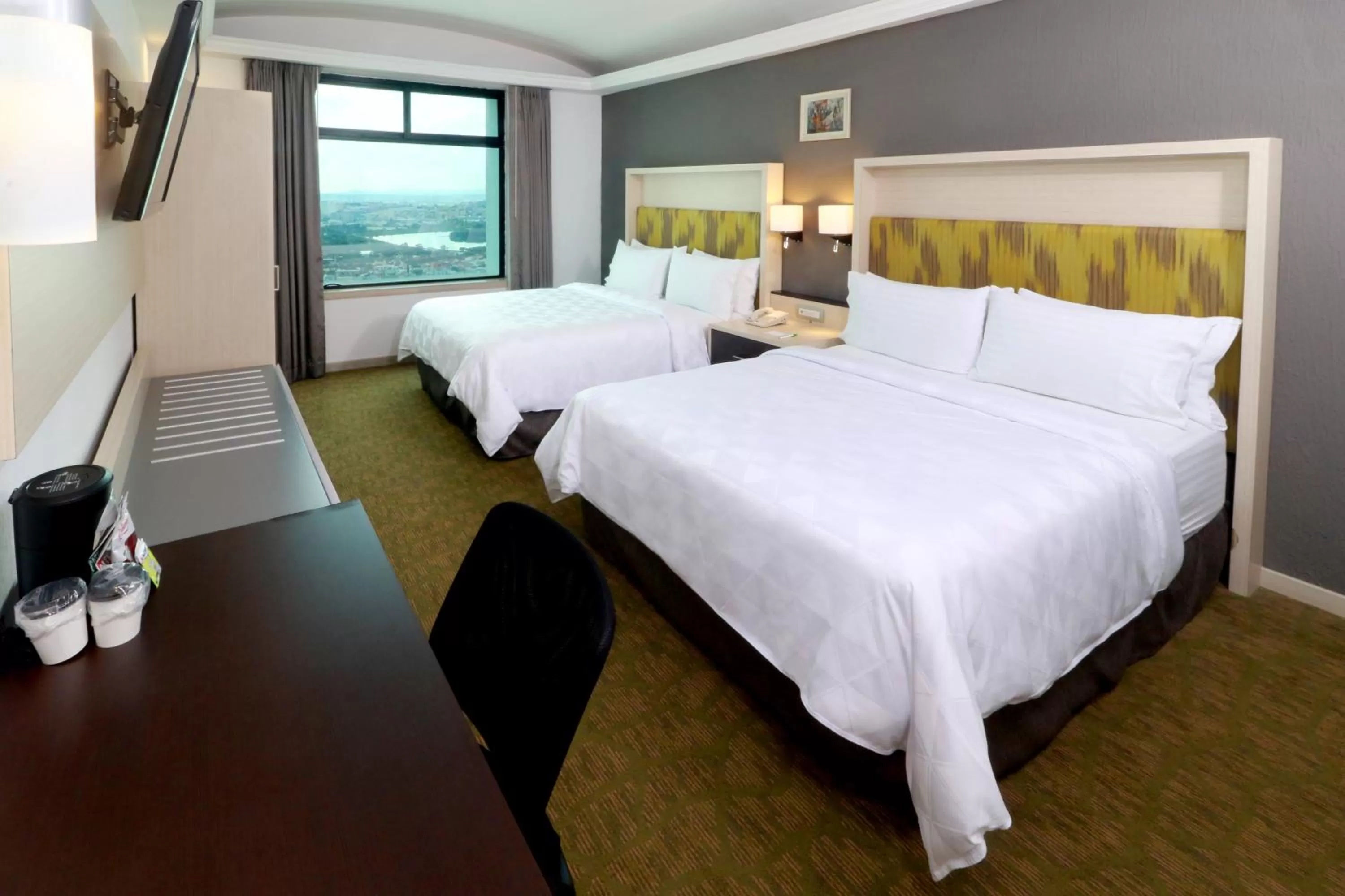 Photo of the whole room, Bed in Holiday Inn Queretaro Zona Diamante by IHG