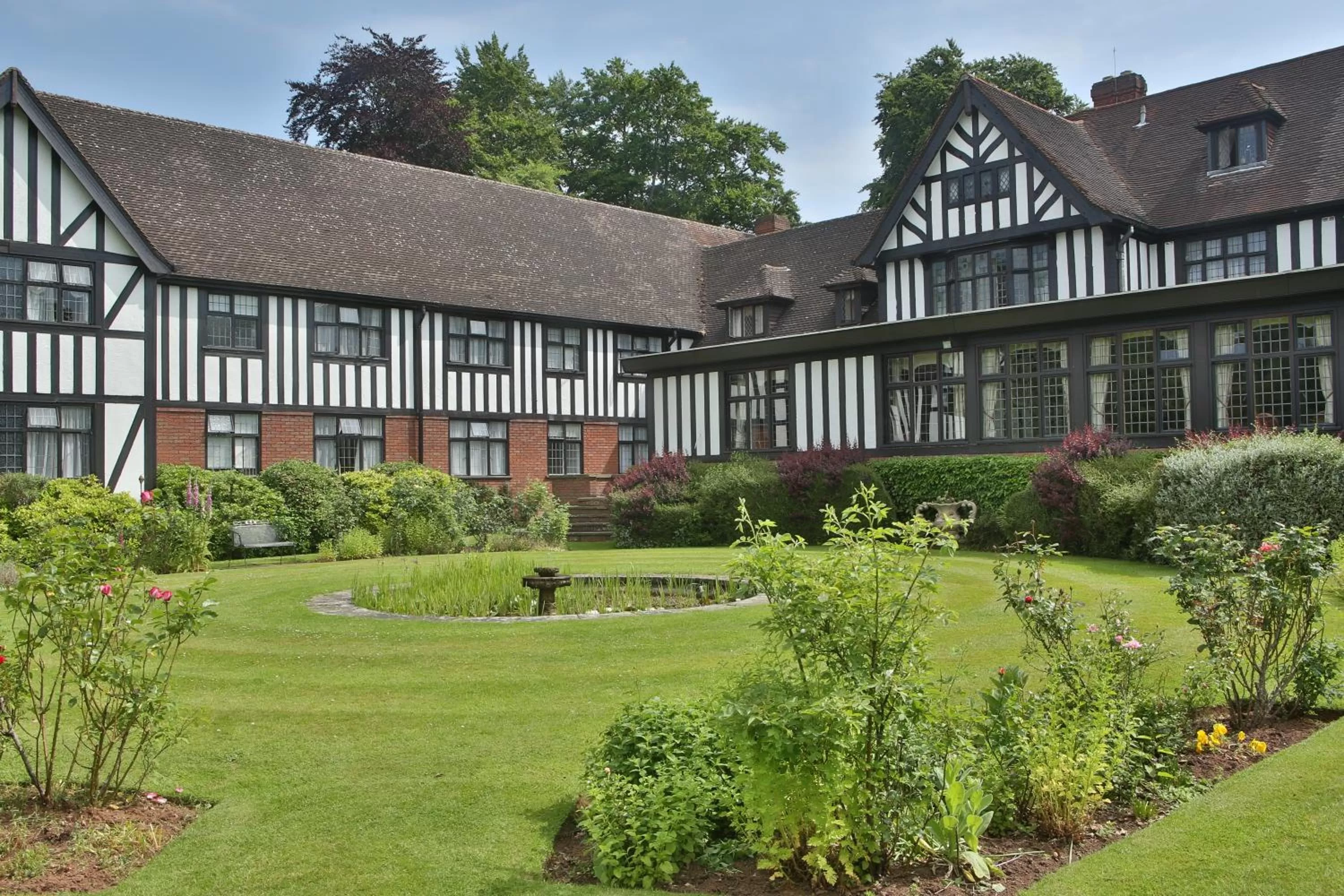 Facade/entrance in Hogarths Stone Manor