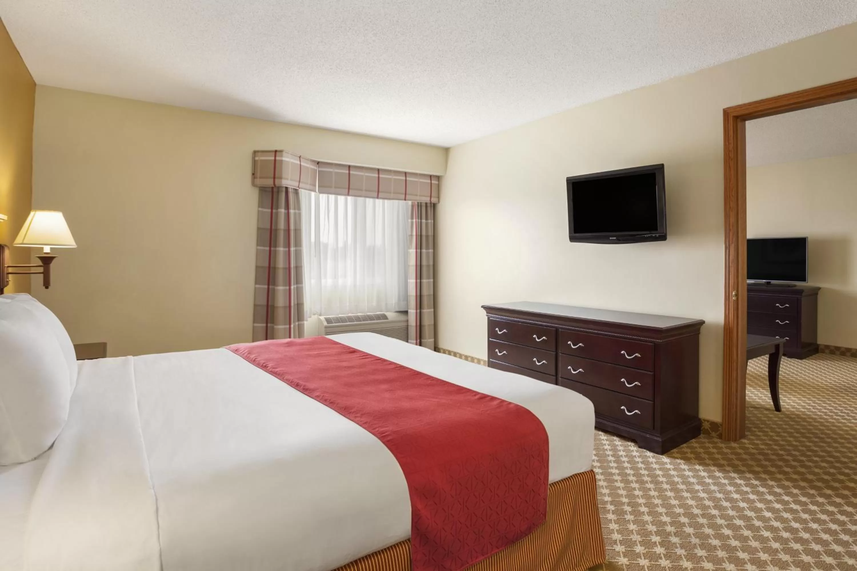 Photo of the whole room, Bed in Country Inn & Suites by Radisson, Lincoln North Hotel and Conference Center, NE