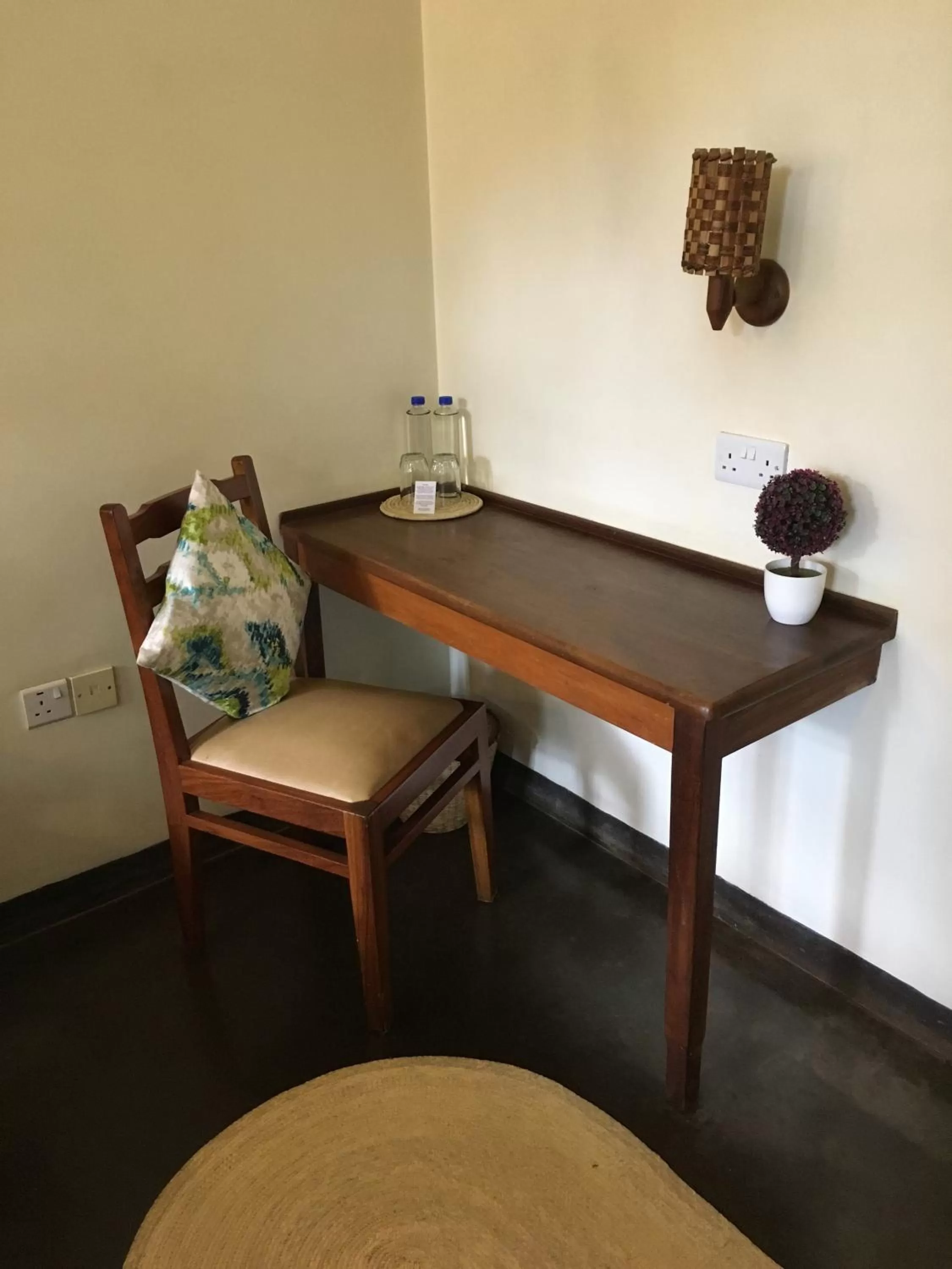 Decorative detail, Dining Area in Bristol Cottages Kilimanjaro