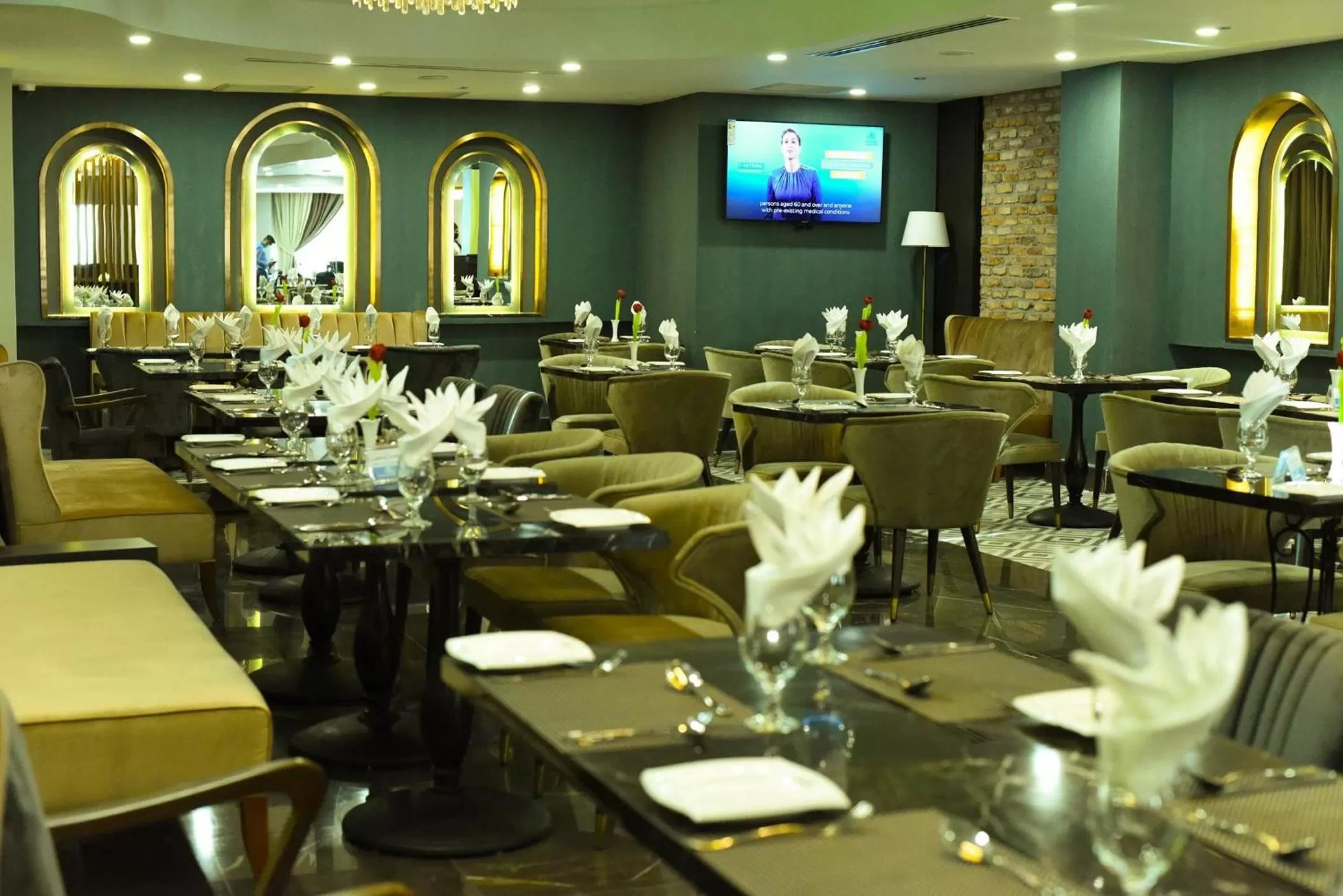 Restaurant/places to eat in Horizon Manor Hotel