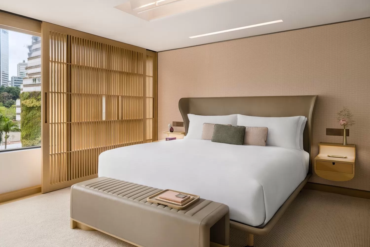 Bedroom, Bed in Regent Hong Kong