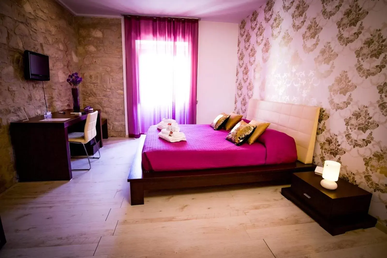Deluxe Double Room with Balcony in Abraxia B&B Deluxe Double Room with Balcony in Abraxia B&B