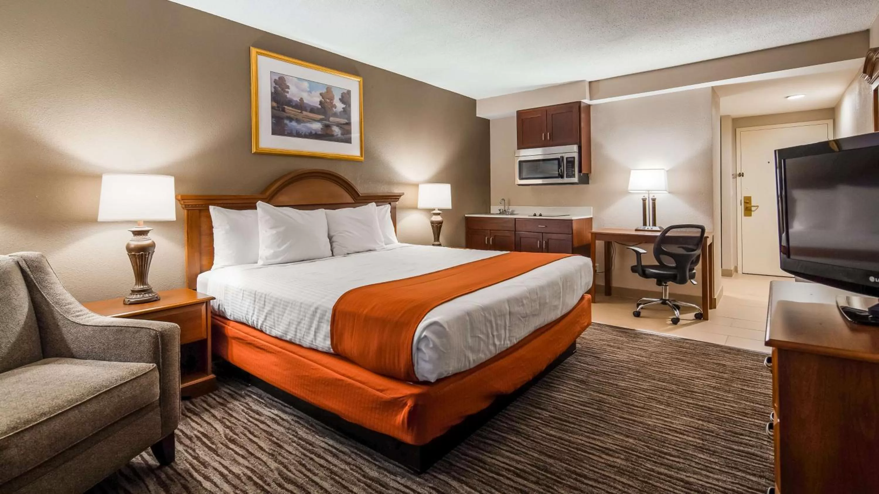 Bed in Best Western Gateway Adirondack Inn